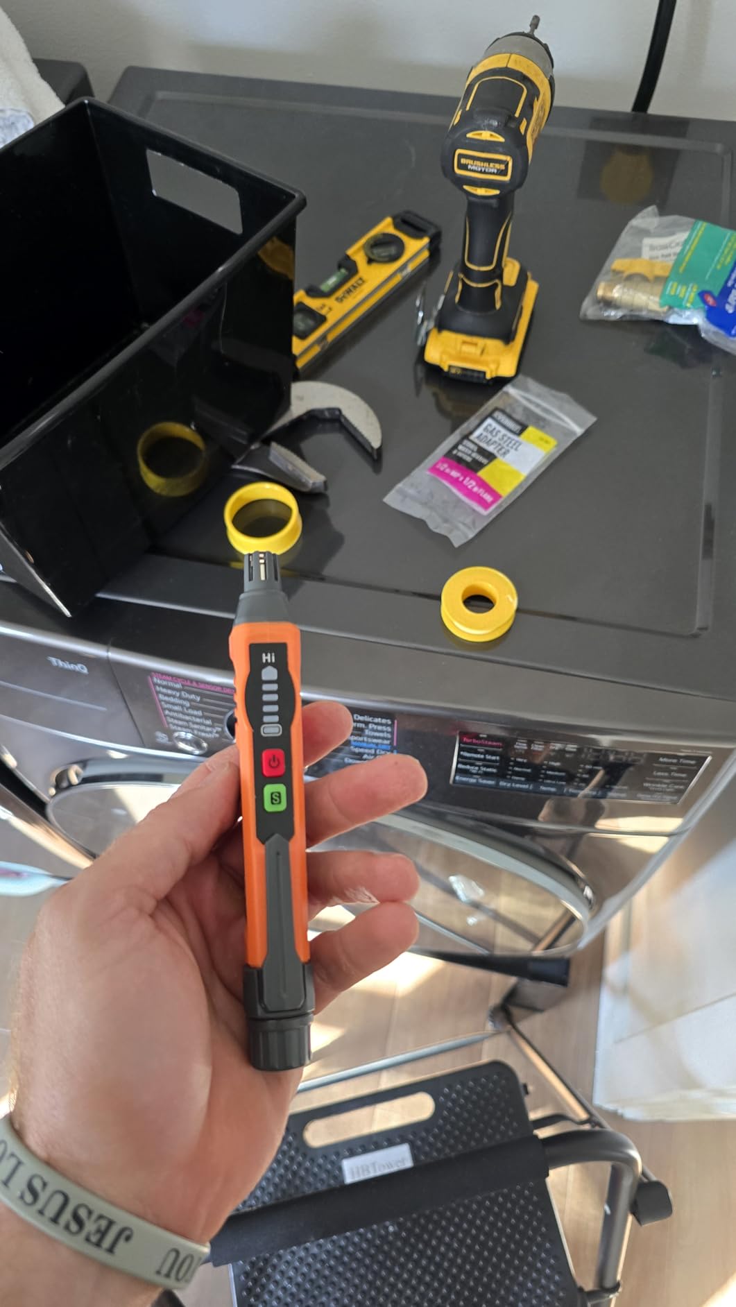 Natural Gas Detector, TopTes PT177 Gas Leak Detector with Audible & Visual Alarm, Portable Gas Sniffer to Locate Combustible Leak Sources Like Methane, Propane for Home customer photo 1