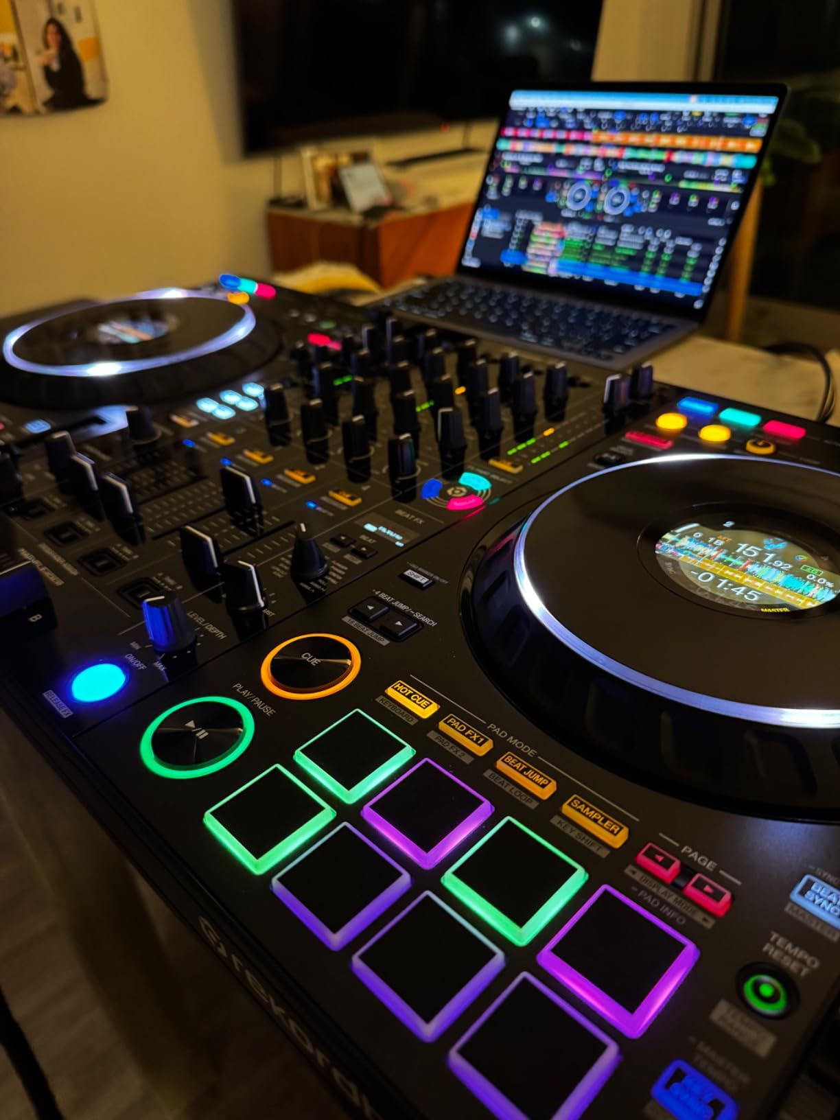 Pioneer DJ DDJ-FLX10 Limited Edition - 4-channel DJ controller for Rekordbox & Serato - Black customer photo 3