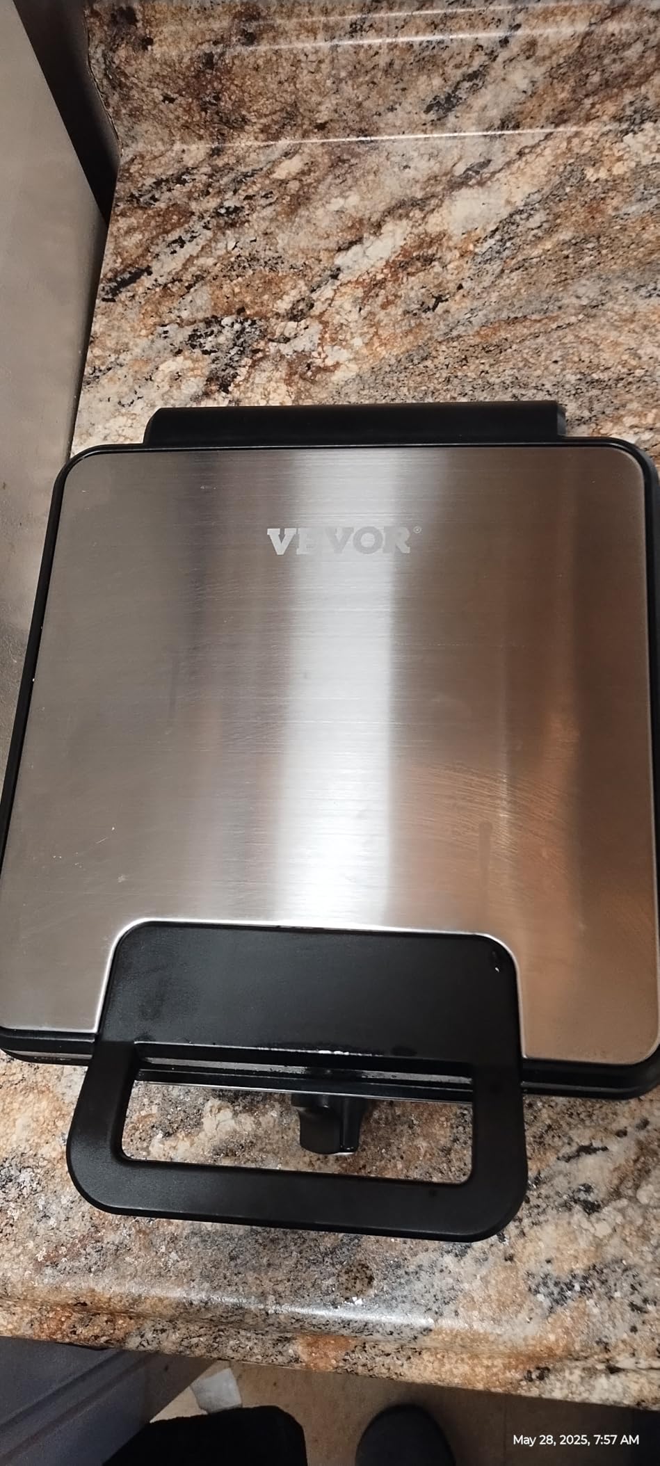 VEVOR Commercial Waffle Maker, 1300W Round Waffle Iron, Non-Stick Rotatable Waffle Baker Machine With 122-572°F Temp Range and Time Control, Teflon-Coated Baking Pan customer photo 1