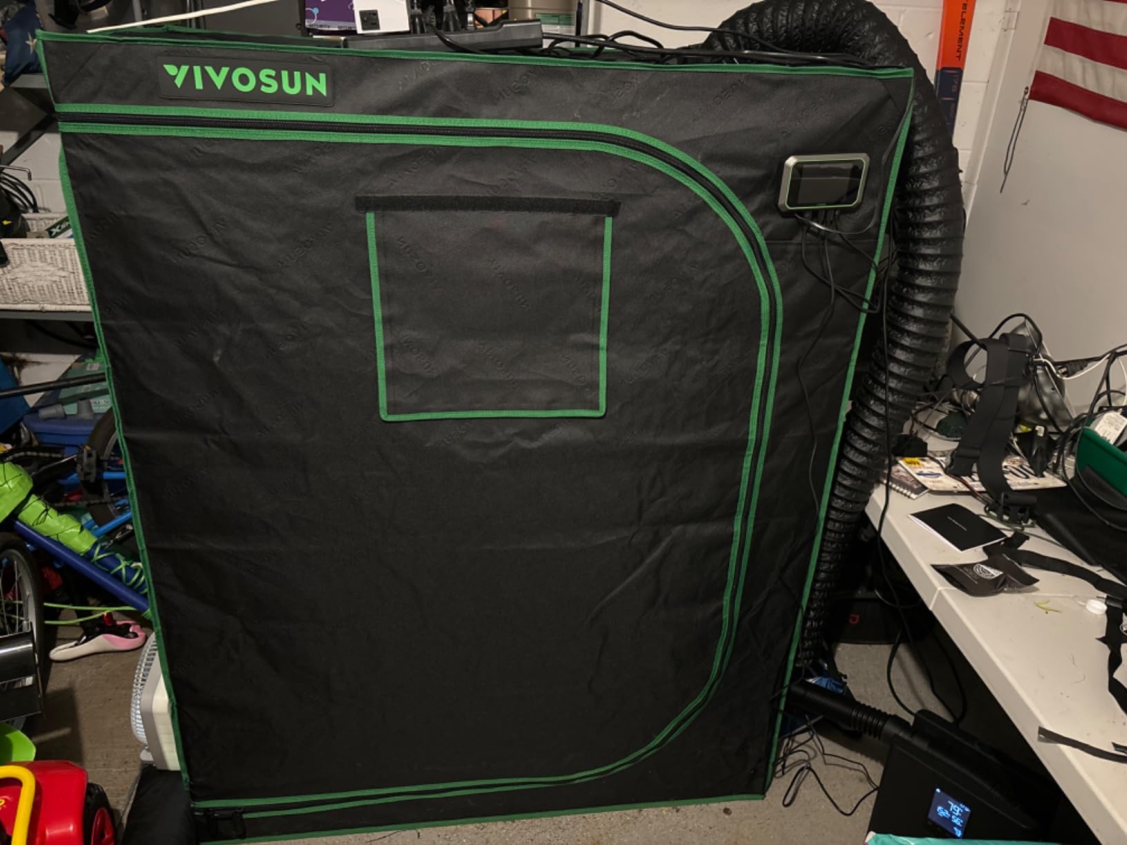 VIVOSUN Smart Grow Tent Kit 2.7 x 2.7ft WiFi-Integrated Automatic Complete Grow System with Full Spectrum LED Grow Light 150W, Efficient Ventilation System with GrowHub E42A+ Controller customer photo 1