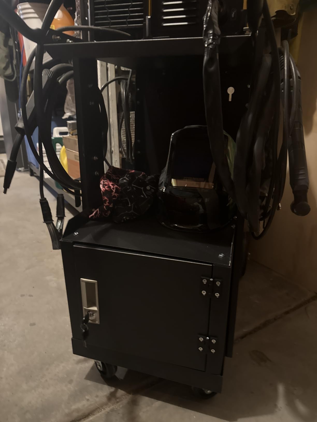RCARTICH Welding Cart,Heavy Duty Rolling Welder Carts with 360 Swivel Wheels,Large Size Welder Cart for MIG MMA TIG Welding Machine and Plasma Cutter Tank customer photo 1