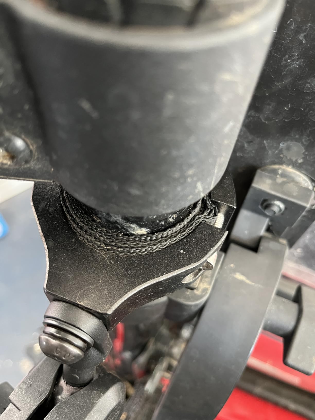 ZIDIYORUO Anti-Vibration UTV Phone Mount Heavy Duty, Full Protection SXS Phone Holder with Aluminum Bracket customer photo 2