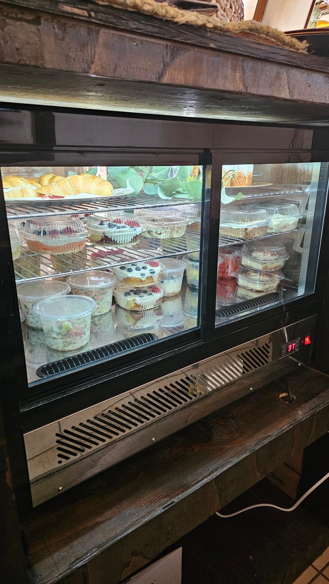 KoolMore 48 in. Refrigerated Bakery Display Case with Clear Glass Front, Sliding Rear Doors, LED Lighting, Adjustable Temperature, and Dual Shelving in Stainless-Steel, 7 cu. ft. (CDC-7C-SS) customer photo 5