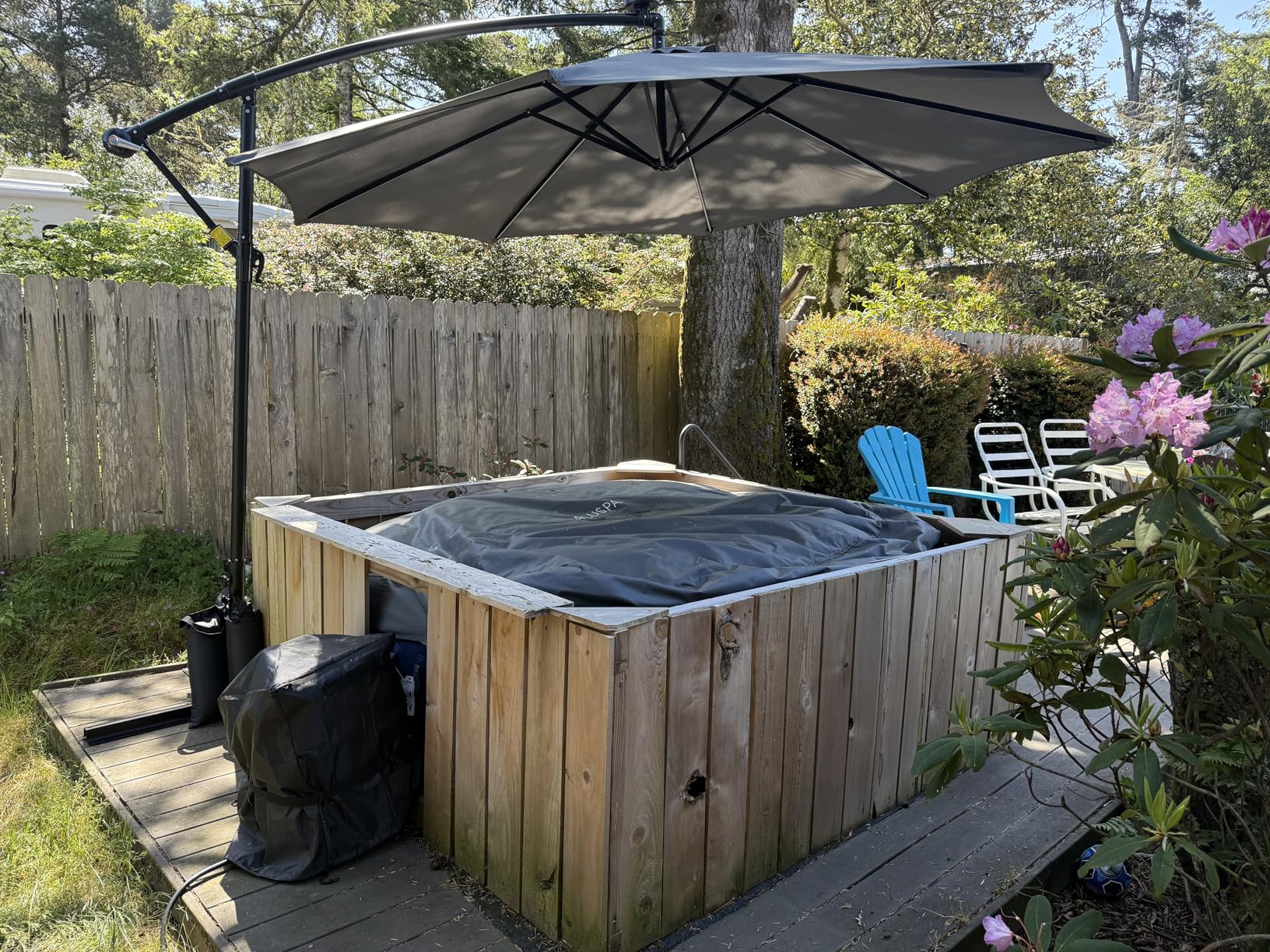 Bestway SaluSpa Hawaii AirJet 4 to 6 Person Inflatable Hot Tub Square Portable Outdoor Spa with 140 AirJets and EnergySense Energy Saving Cover, Blue customer photo 1