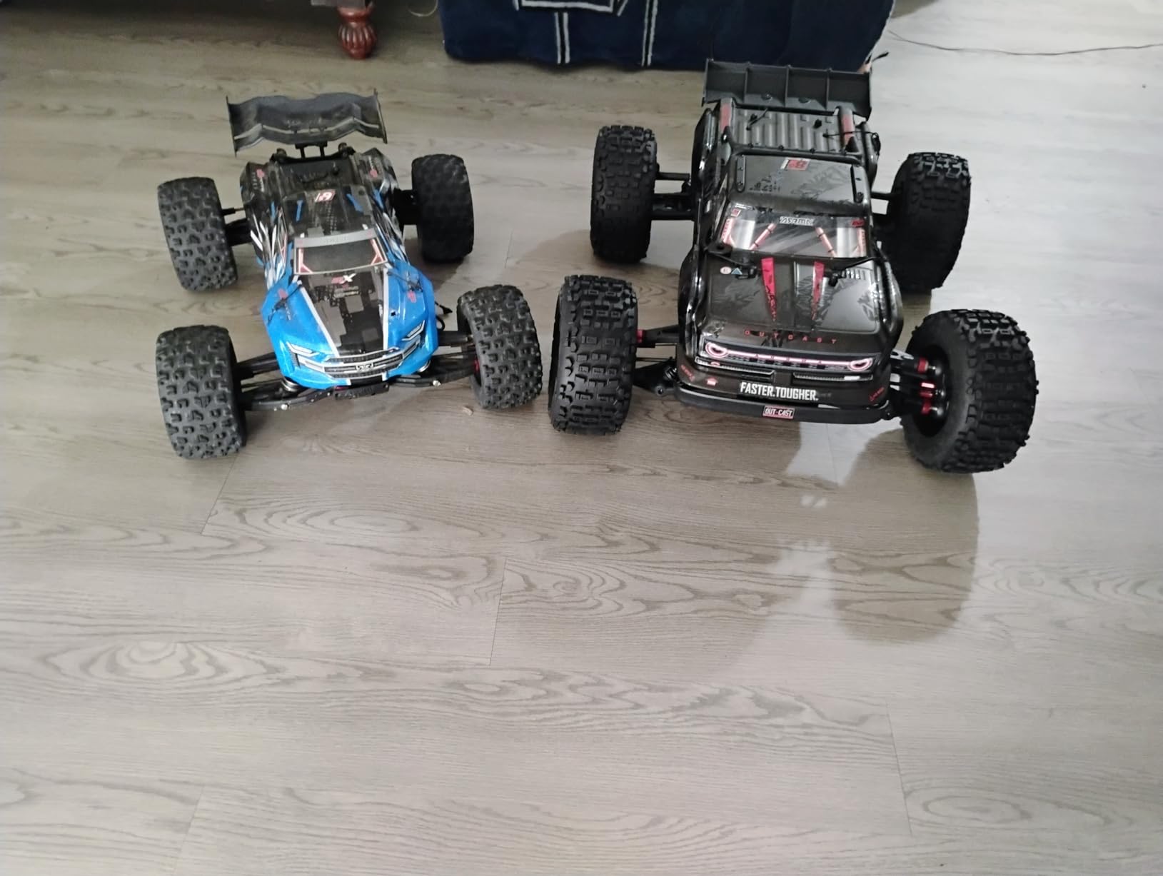 ARRMA RC Truck Outcast 4X4 8S BLX 1/5 Stunt Truck Black RTR (Transmitter and Receiver Included, Battery and Charger Not Included) customer photo 1