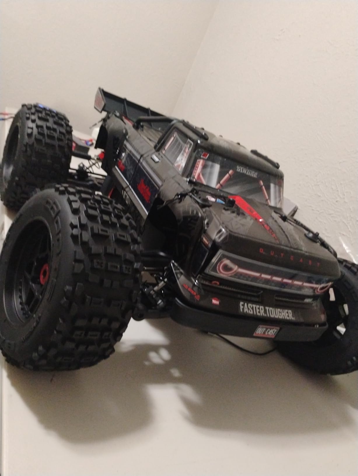 ARRMA RC Truck Outcast 4X4 8S BLX 1/5 Stunt Truck Black RTR (Transmitter and Receiver Included, Battery and Charger Not Included) customer photo 2