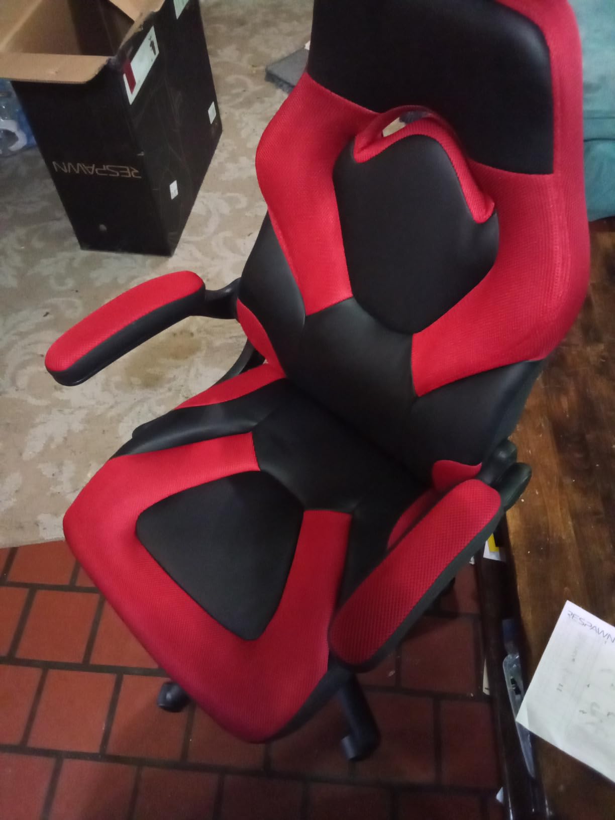 RESPAWN 3085 Ergonomic Gaming Chair for Adults, High Back Office Chair with Headrest and Flip Up Arms, Leather Racing Style Gaming Seat with Lumbar Support, Video Game Computer Desk Seat - Black customer photo 2