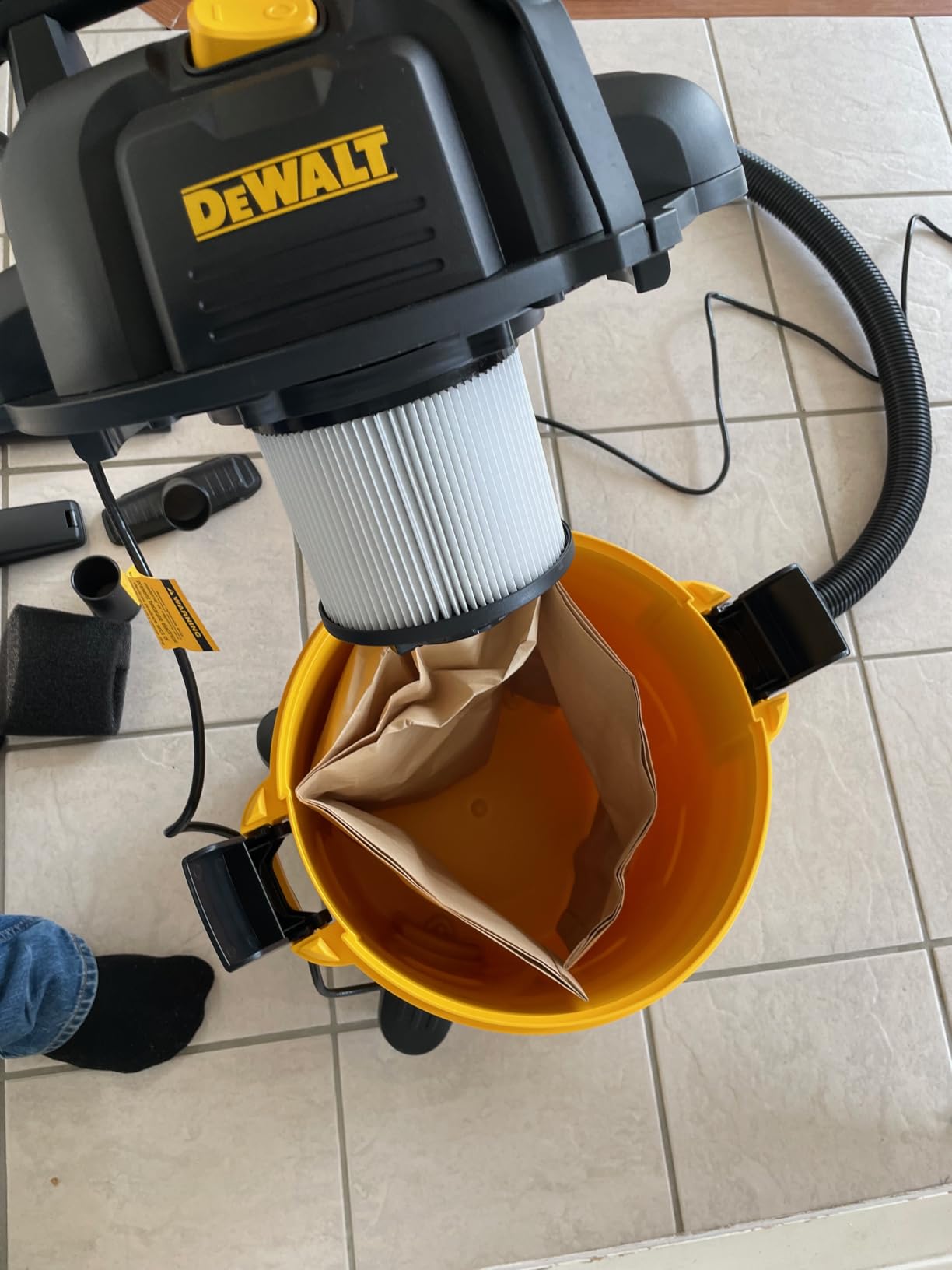 DEWALT Shop Vacuum 6 Gallon 4HP Poly Wet Dry Vacuum Ultimate Cleaning Solution for Construction Workshop Environments customer photo 2