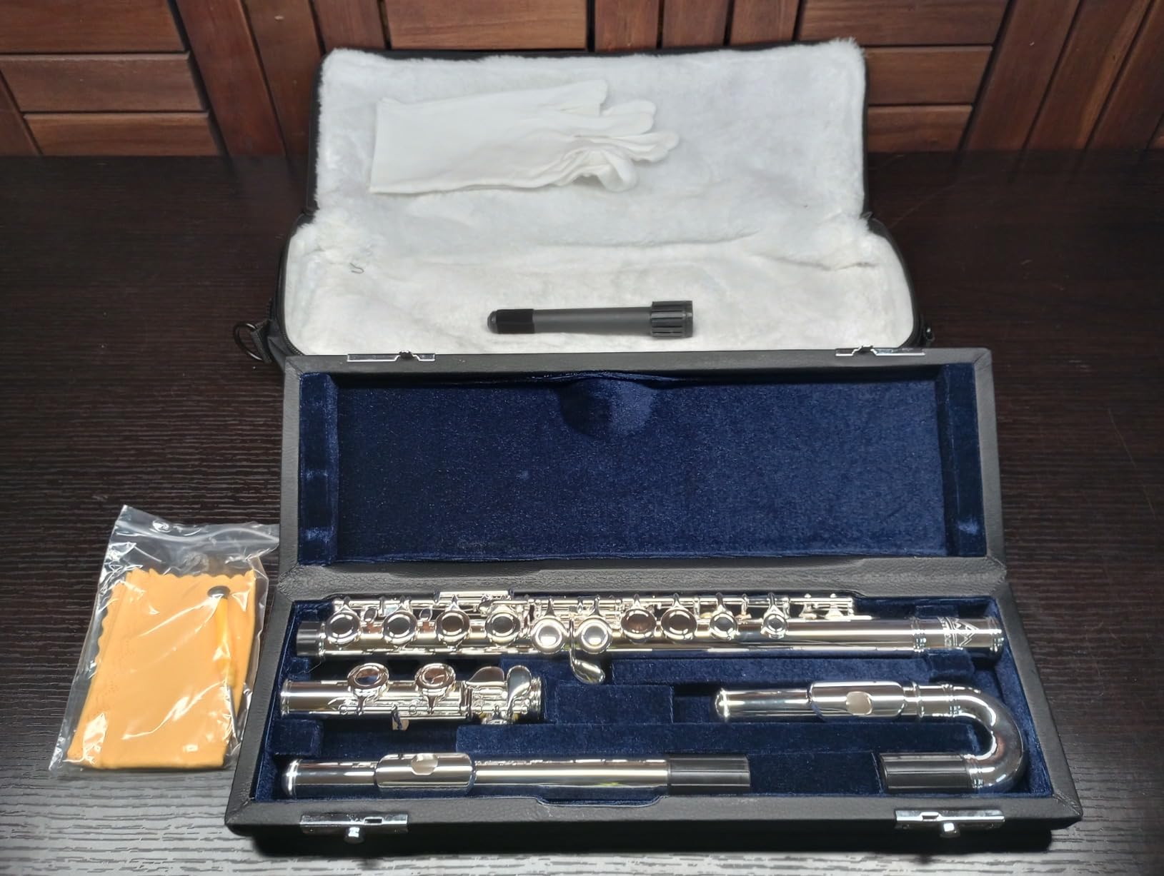EASTROCK Silver Plated C Flute Closed Hole 16 Keys Flute Instrument with Curved Head Joint Mouthpiece Replacement,Cleaning Kit,Stand,Carrying Case,Gloves,Tuning Rod for Beginners Kids Students customer photo 1