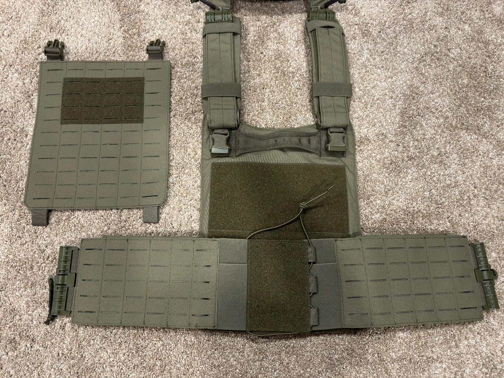 DEYACE Tactical Quick Release Vest for Men, Fully Adjustable Plate Carriers Vest with Breathable 3D Mesh Liner customer photo 1
