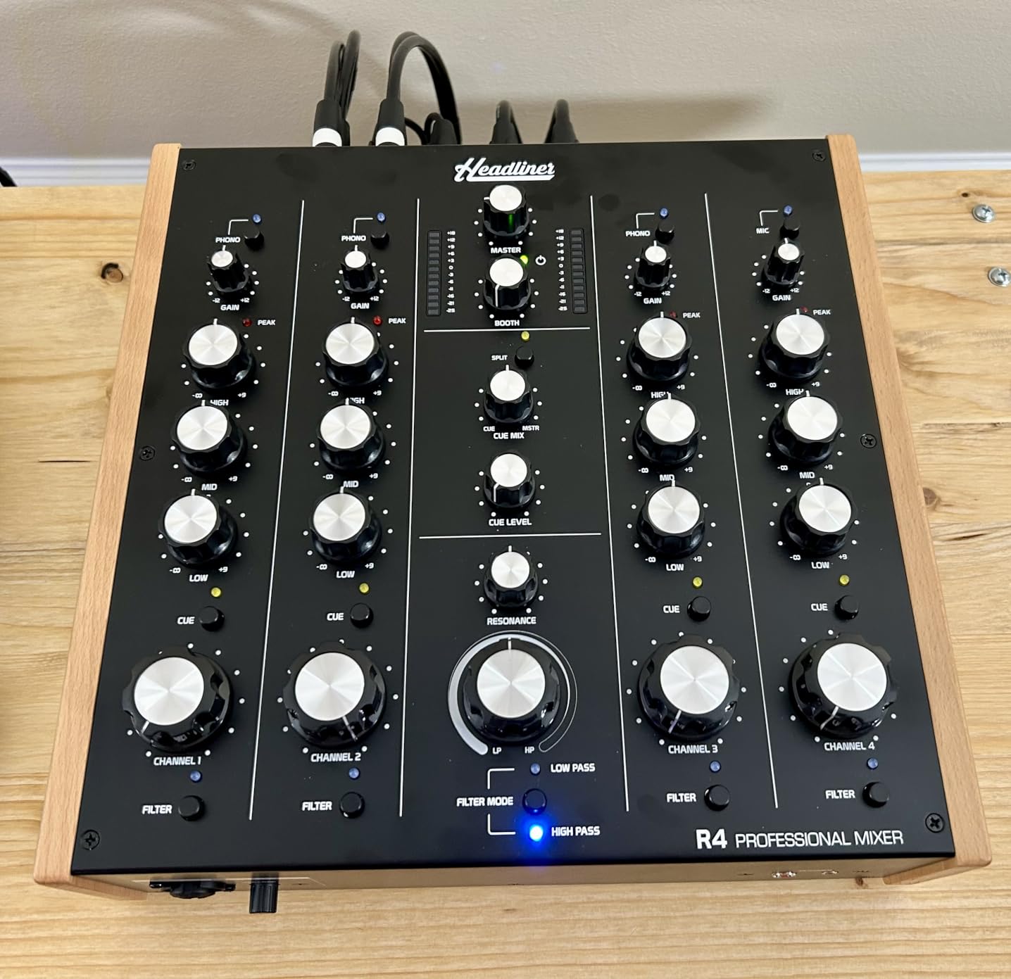 Headliner R4 4-Channel analog rotary DJ mixer with built-in Filter customer photo 1