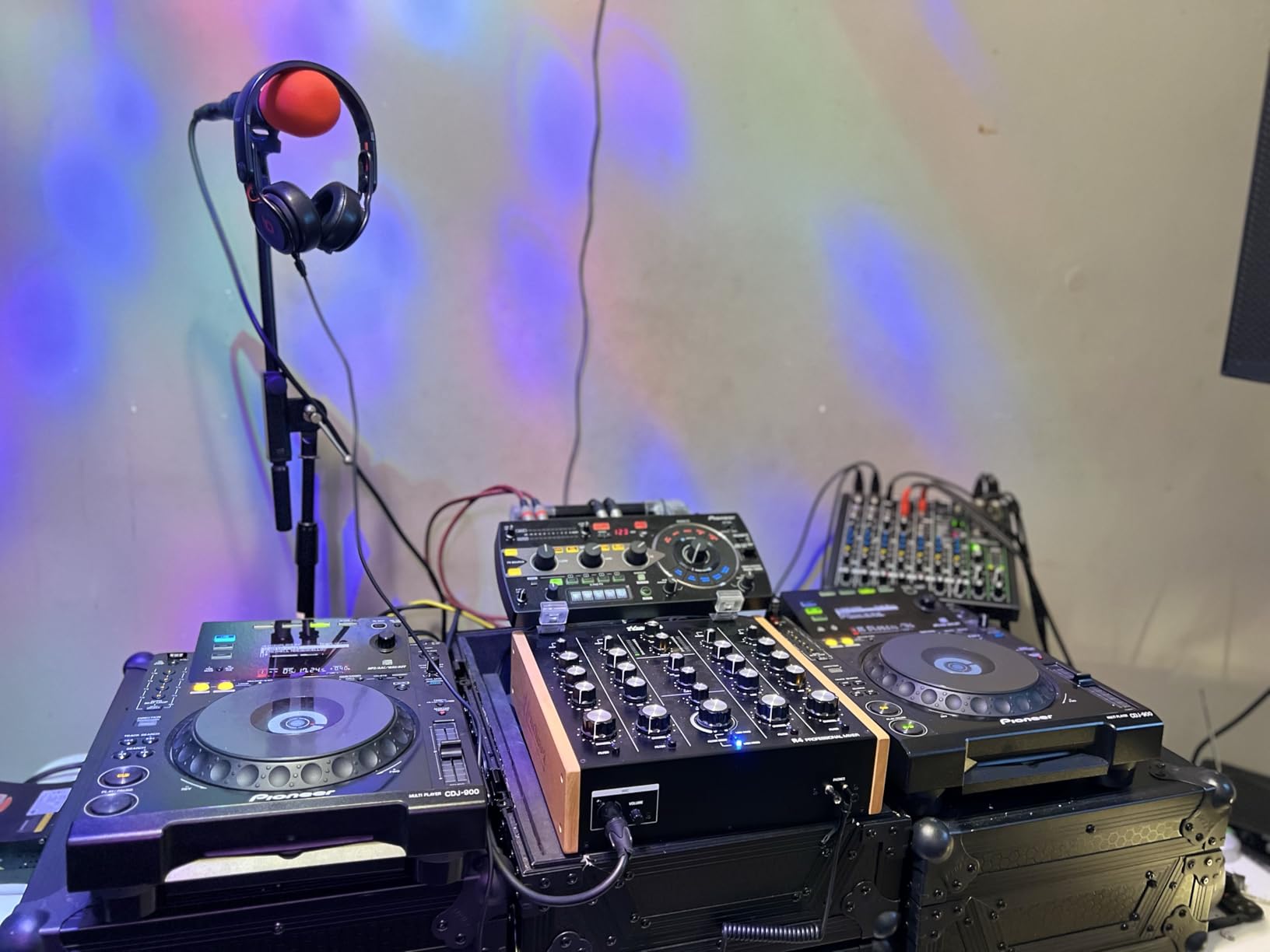 Headliner R4 4-Channel analog rotary DJ mixer with built-in Filter customer photo 2