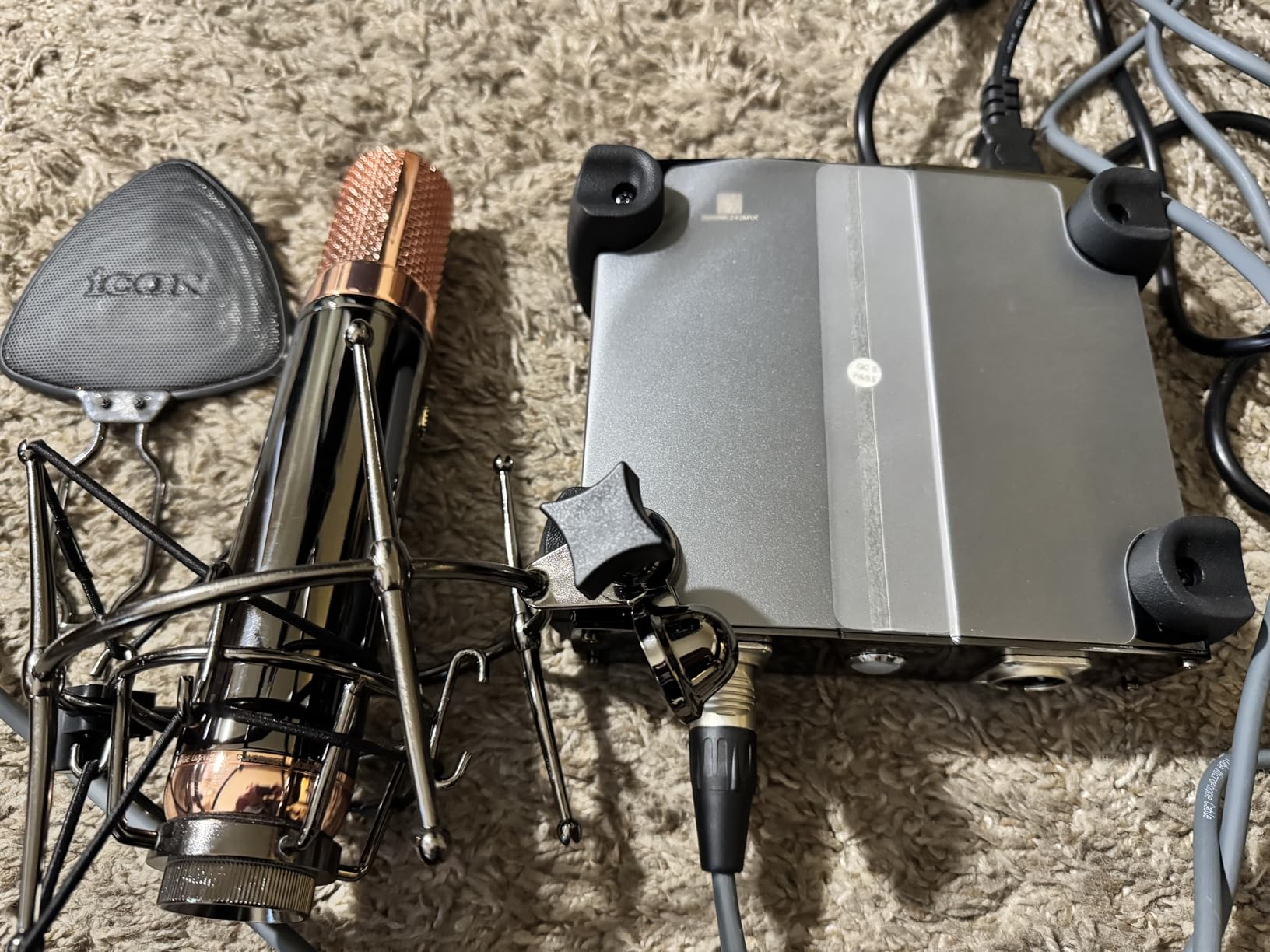 iCON Pro Audio Space 251 Tube Microphone with Shock Mount - Large Diaphragm Condenser Mic customer photo 1