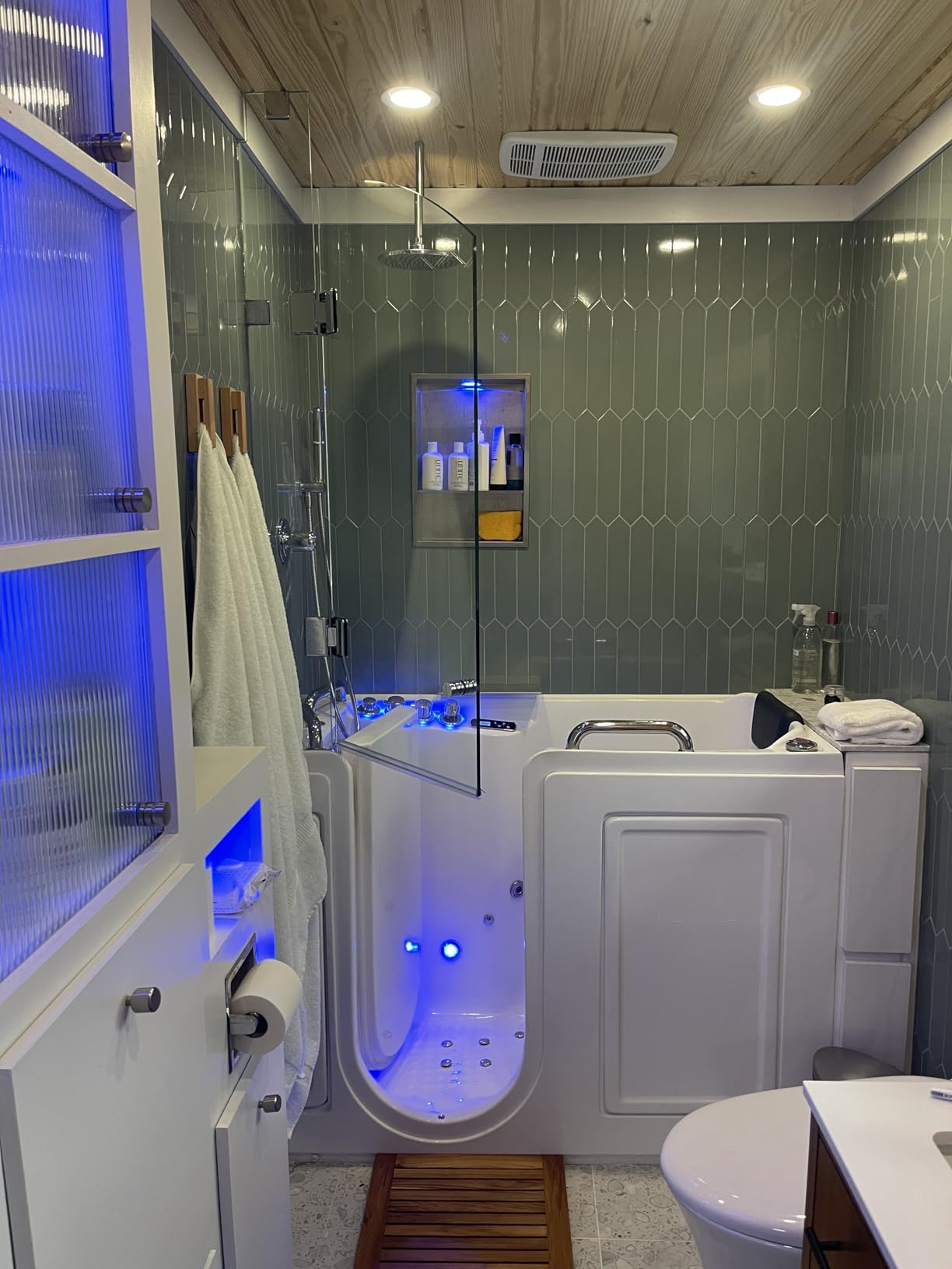 ANZZI Walk-In Tub, 30 x 53 in, Left Drain, 9 Whirlpool & 26 Air Jets, Inline Heater, Quick Fill & Fast Drain, ADA Seat, Ergonomic Headrest, Aromatherapy & Chromatherapy, 110 V, White customer photo 1