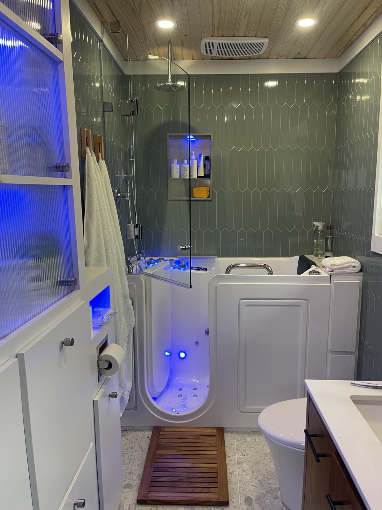 ANZZI Walk-In Tub, 30 x 53 in, Left Drain, 9 Whirlpool & 26 Air Jets, Inline Heater, Quick Fill & Fast Drain, ADA Seat, Ergonomic Headrest, Aromatherapy & Chromatherapy, 110 V, White customer photo 2