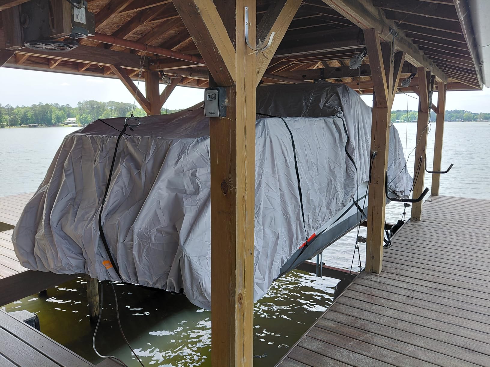RVMasking Pontoon Boat Cover with Motor Cover, 1400D Heavy Duty Middle Reinforced, Marine Grade Waterproof Boat Cover 21'-24' customer photo 2