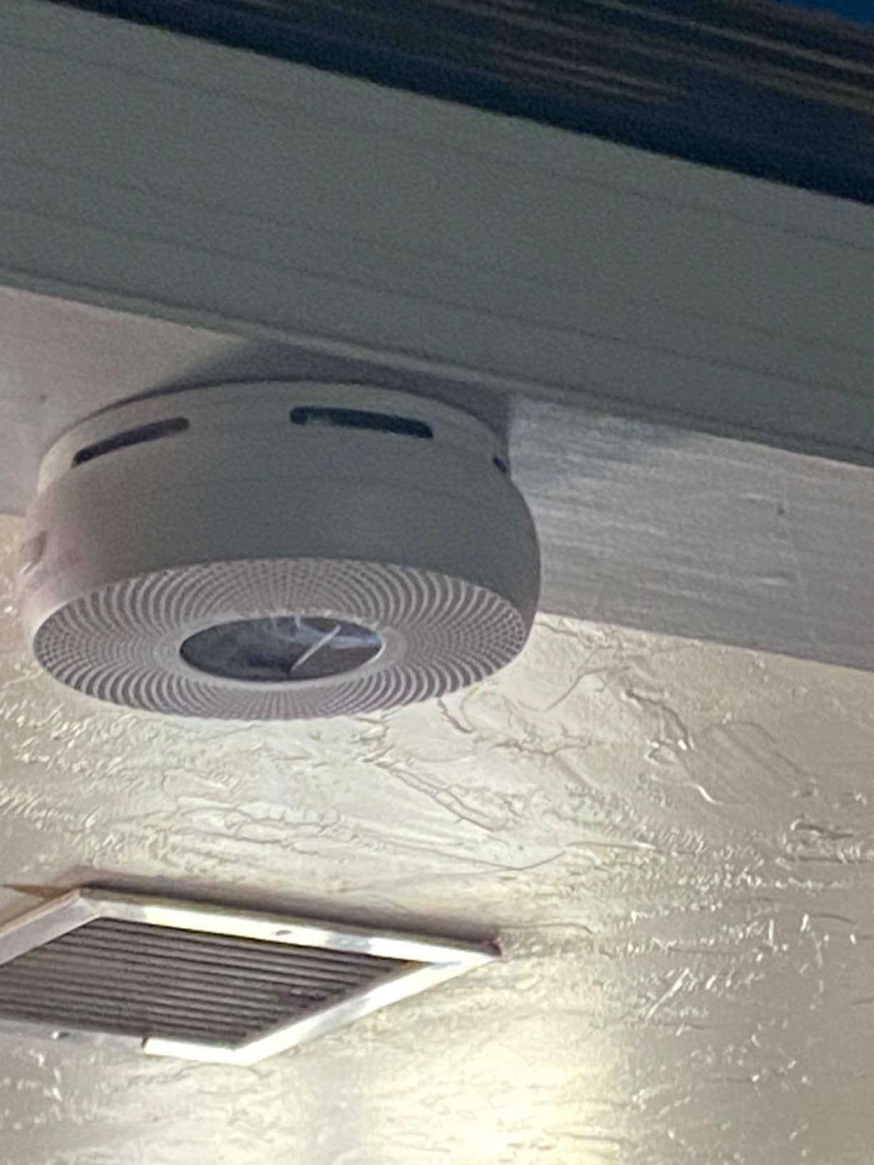 Kidde Smoke Detector, AA Battery Powered LED Status Lights, 85 dB Alarm, 5-inches, 20SDR, 1 Pack customer photo 2