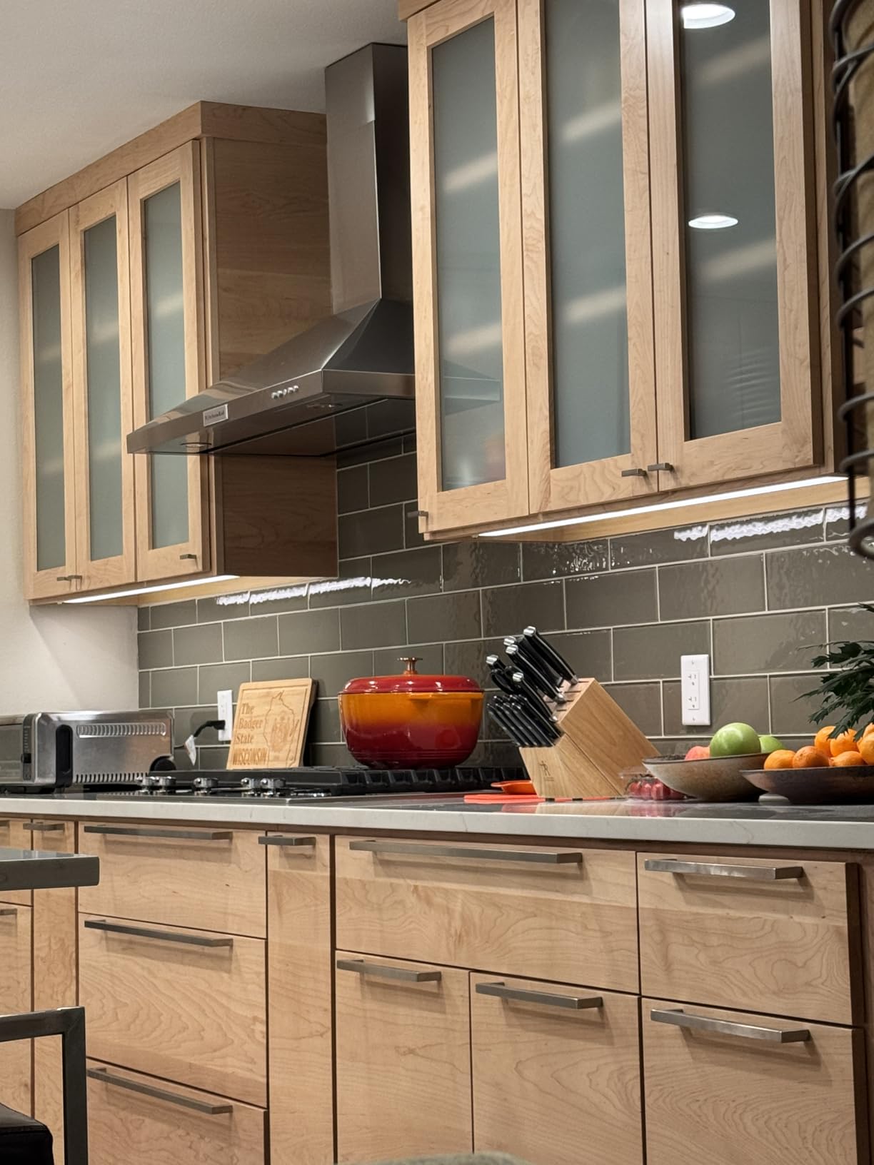 Leetdud LED Under Cabinet Lighting Hardwired or Plug in, 32 Inch 16W, Dimmable 5 Color 2700K/3000K/3500K/4000K/5000K, Linkable Eyes Care Design Counter Lights for Kitchen, Sink, ETL Listed, White customer photo 1