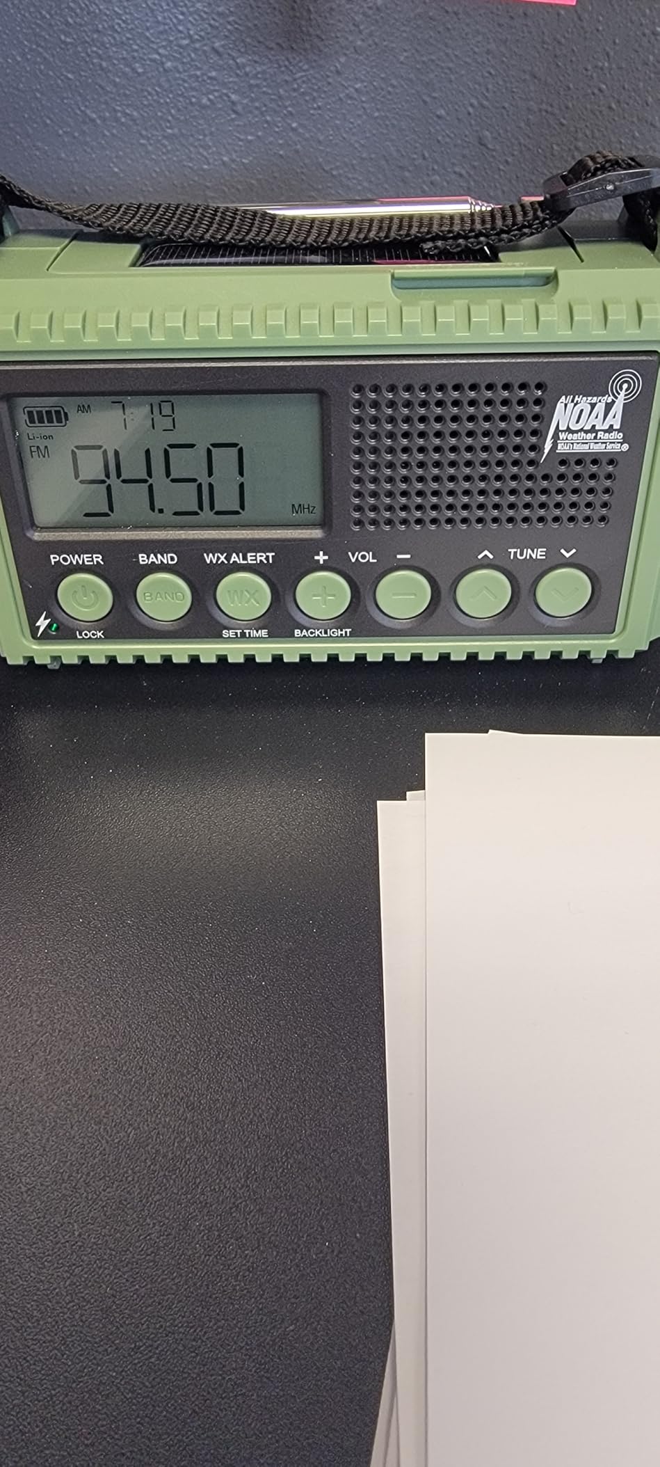 Raynic Emergency Radio, 12000mAh/44400mWh Battery Operated Weather Radio, Solar Hand Crank Radio with AM/FM/SW/NOAA Alert, Cell Phone Charger, Type-C Charging, Flashlight and SOS Siren customer photo 1