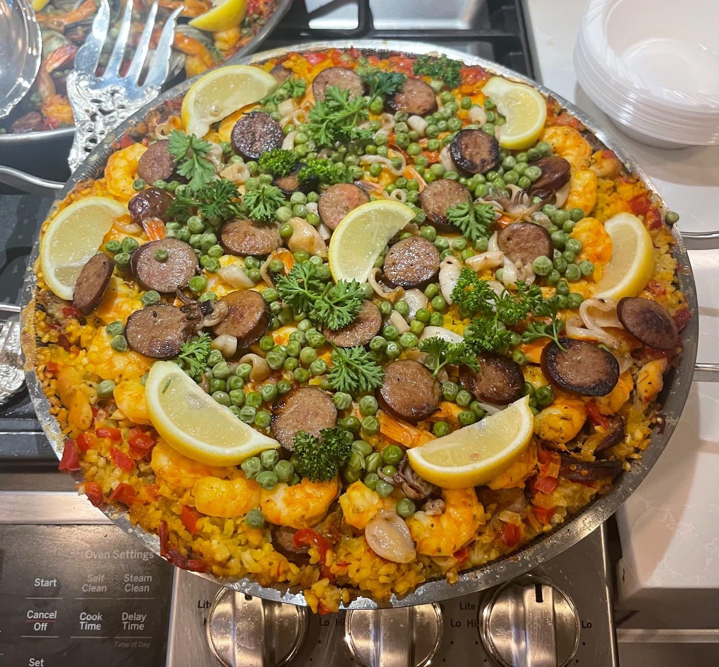 Yeksum Tri-Ply Stainless Steel Paella Pan, 14.5 inch Large Skillet,12 Servings 18/10 Large Paella pan with Lid,Jumbo Cooker,Perfect for Outdoors, Camping, Parties customer photo 1