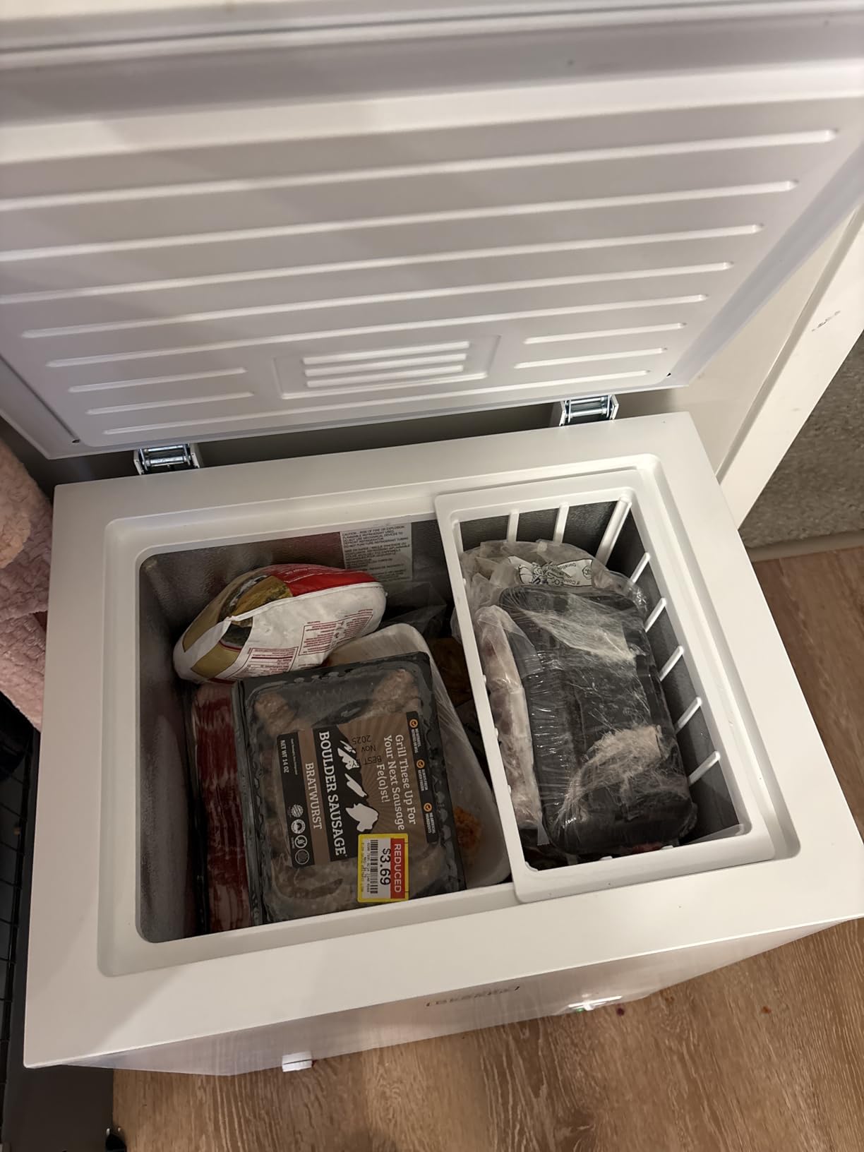 BLACK+DECKER 16.2 Cu. Ft. Chest Freezer, Deep Freezer with Top Opening, Freezer Chest with 2 Removable Storage Baskets, Mechanical Temperature Control, Manual Defrost, R600a Refrigerant, BCF1620E, White customer photo 2