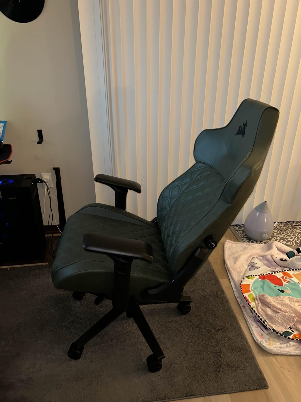 Corsair TC500 Luxe Gaming Chair - Premium Breathable Fabric - Wide Seat - Five-Way Adjustable Armrests - Adjustable Built-in Lumbar Support - 90-135 Degree Recline - Shadow customer photo 2