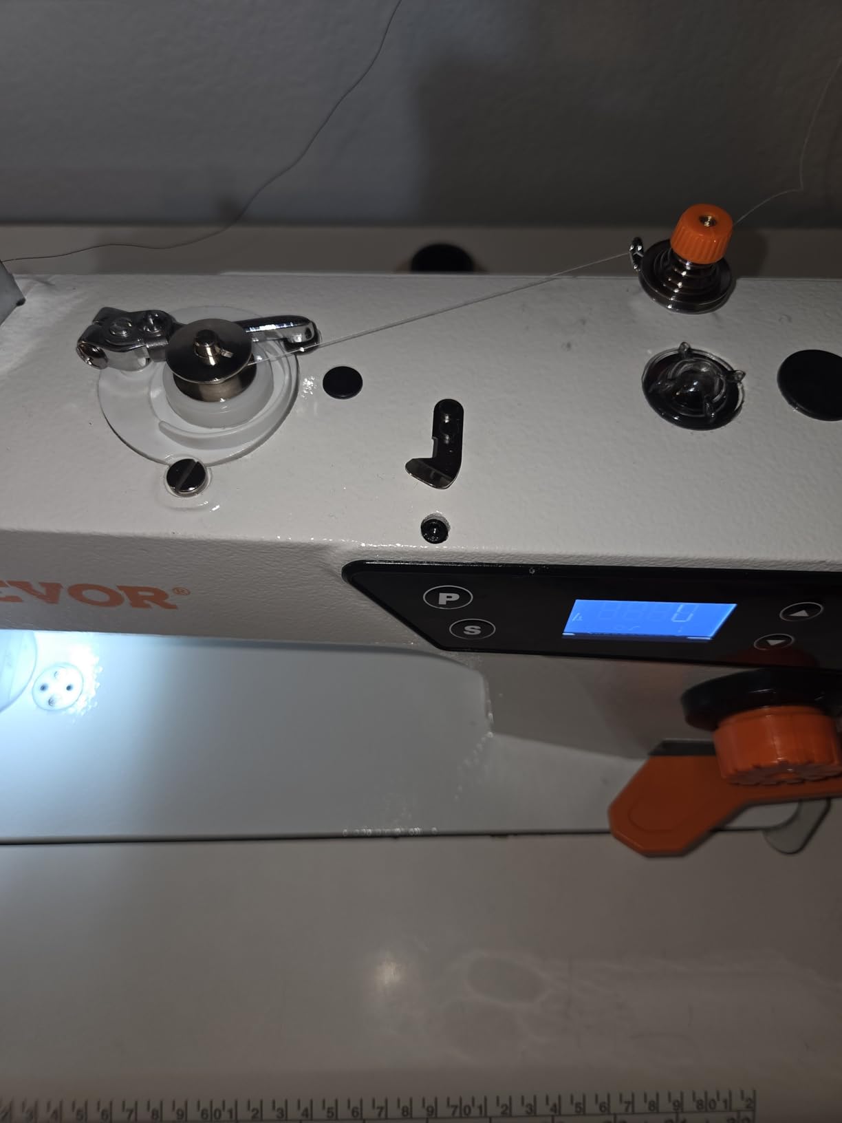 VEVOR Industrial Sewing Machine, 550W Servo Motor and Table Stand, 5000s.p.m Heavy-duty Lockstitch Sewing Machine, Clear Control Panel and Electro-mechanization Intelligent Start-stop for Easy Use customer photo 2