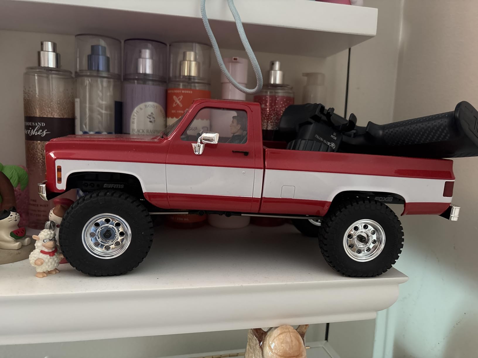 FCX18 FMS 1/18 Chevrolet K10 RC Truck, Officially Licensed 4WD RC Crawler 2 Speeds Switch with LED Lights, Off-Road RC Model for Adults (Red) customer photo 1