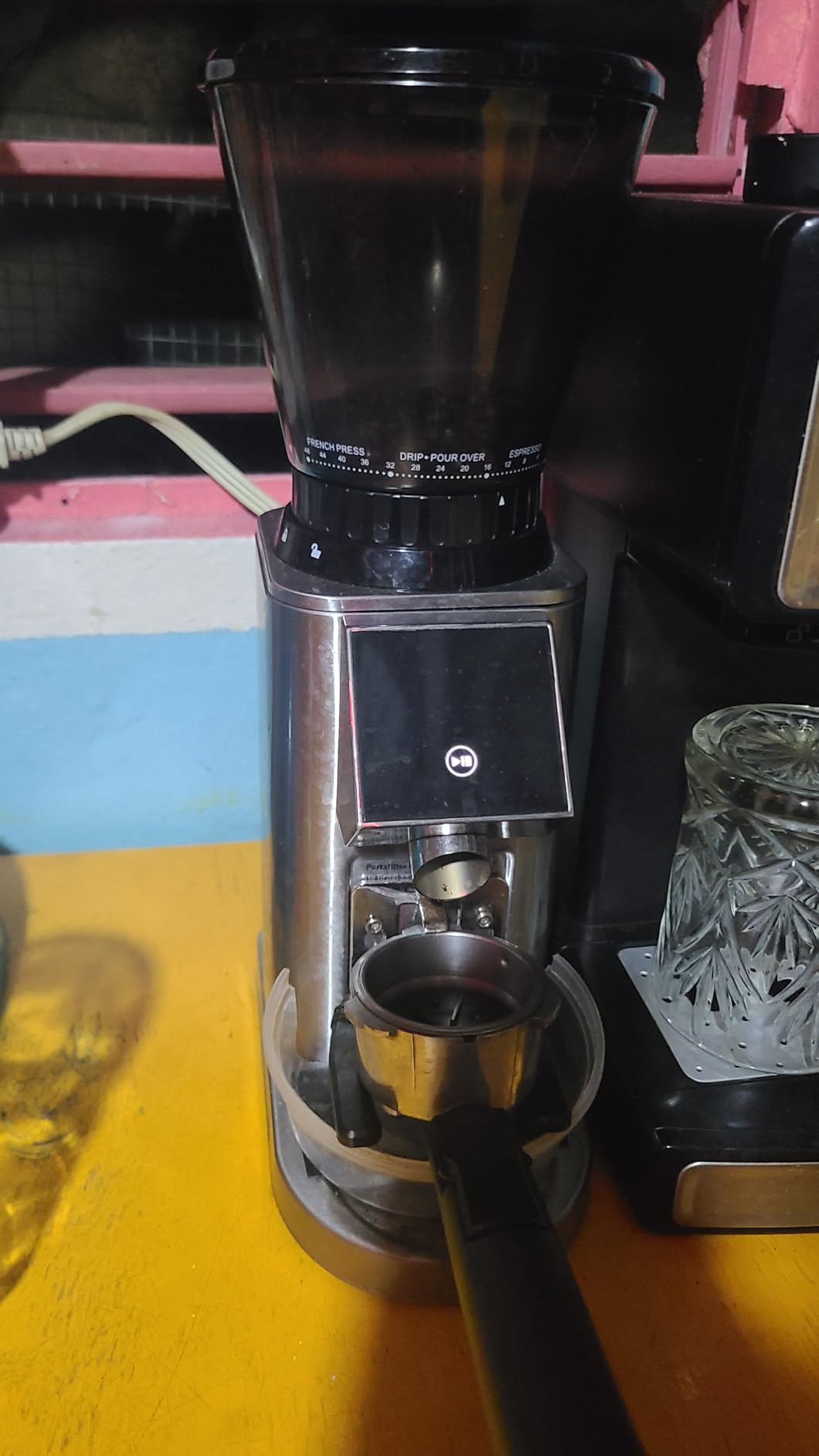 Tuni G1 Conical Burr Coffee Grinder, 48 Grind Settings Anti-static Burr Mill, Precision Electronic Timer and LED Touchscreen for Espresso/Drip/Cold Brew/French Press, Stainless Steel, Ivory customer photo 2