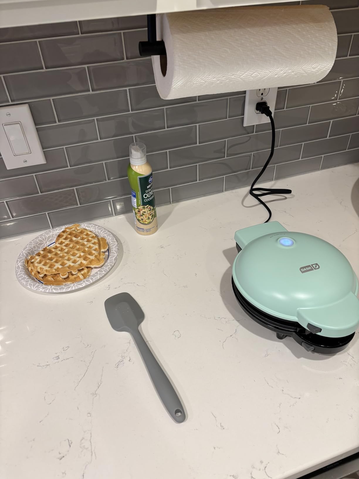 Dash MultiMaker® Treat Maker System - Make Mini Donuts, Cupcakes & Heart-Shaped Waffles - Interchangeable Plate Design - dishwasher safe Parts for Easy Cleanup - Aqua customer photo 1