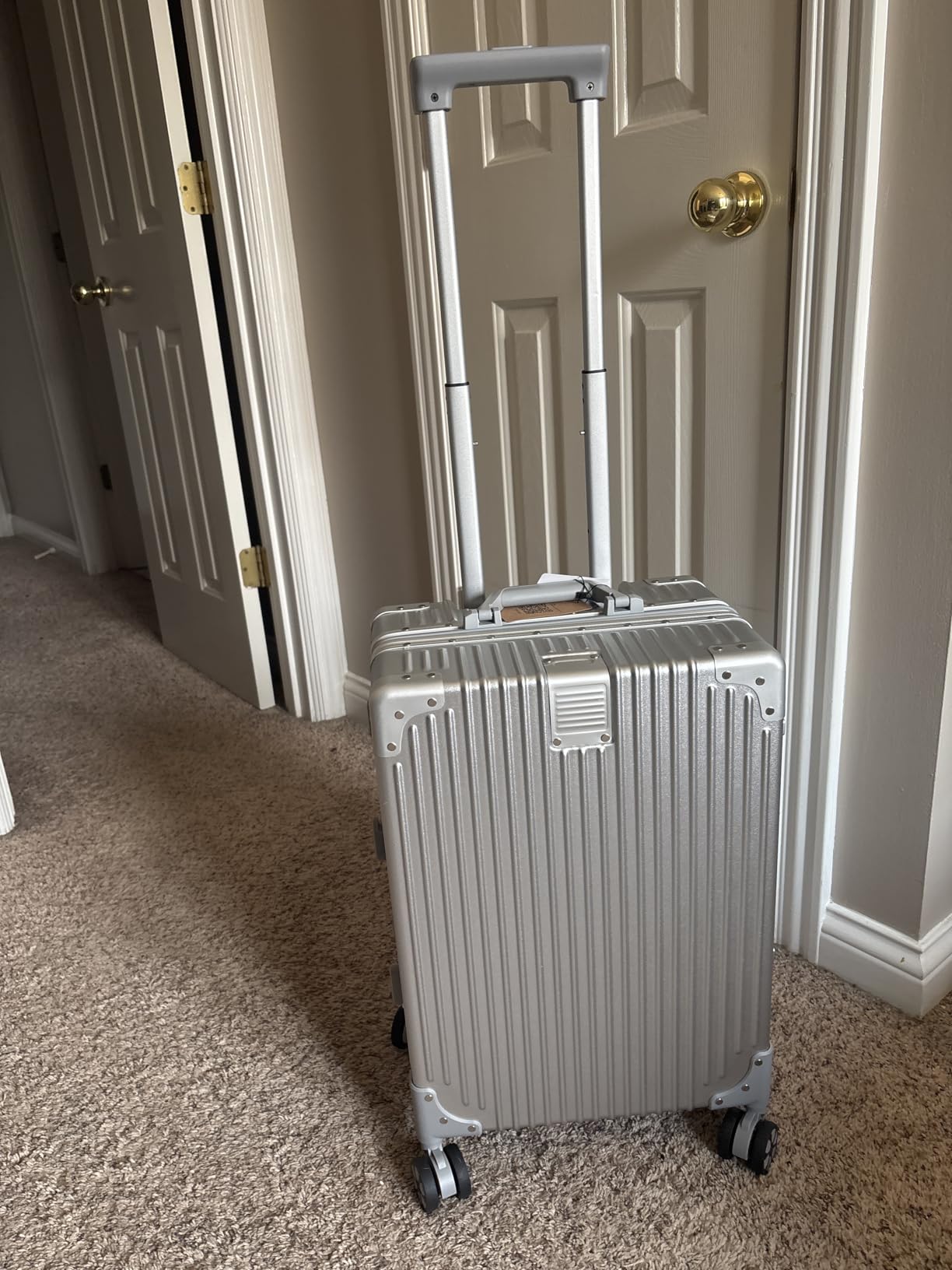 Carry On Luggage with Aluminum Frame, 20 Inch PC Hard Shell Suitcase with Spinner Wheels and TSA Locks, Lightweight Luggage for Business Travel (22x14x9 Airline Approved) customer photo 2