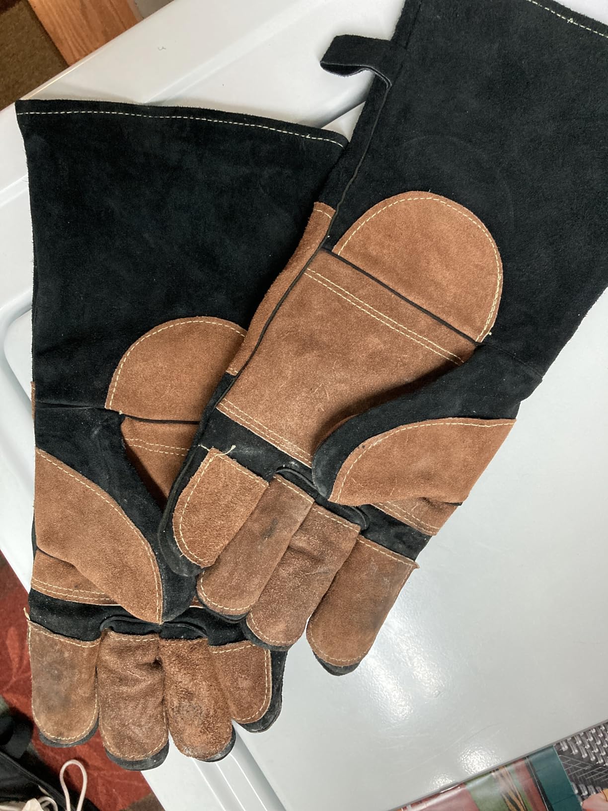 TOPDC Premium Goatskin Leather Welding Gloves, Split Cowhide Back, TIG Welding Gloves with Reinforced Palm Thumb Index Finger customer photo 1