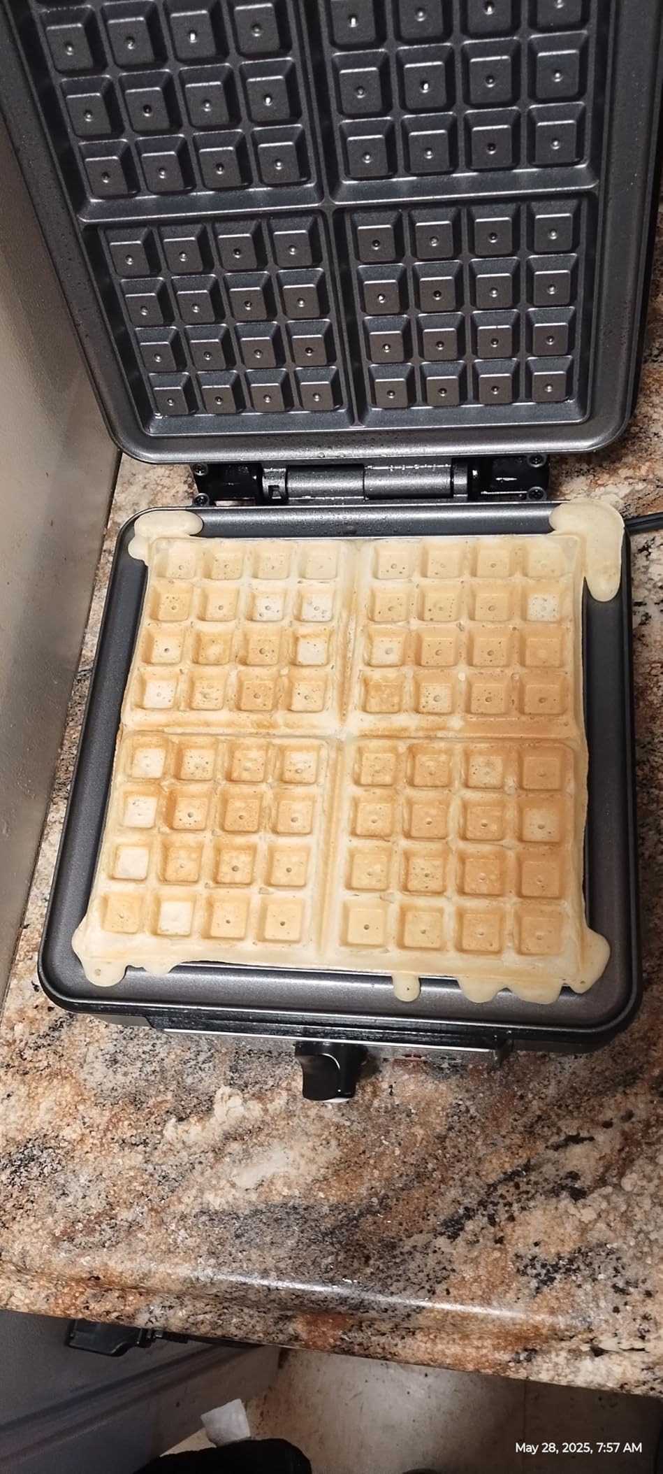 VEVOR Commercial Waffle Maker, Dual-Head Round Waffle Baker Machine, 2460W Non-Stick Stainless Steel Belgian Waffle Iron with Temp and Time Control customer photo 2