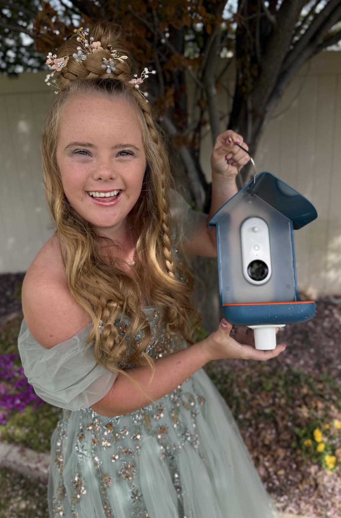 Birdbuddy PRO Smart Bird Feeder with Camera - AI Bird Species Identification, 5MP Photos, 2K HD Video Live Stream Camera, Slow-Motion Video, 2.6in Focus customer photo 2