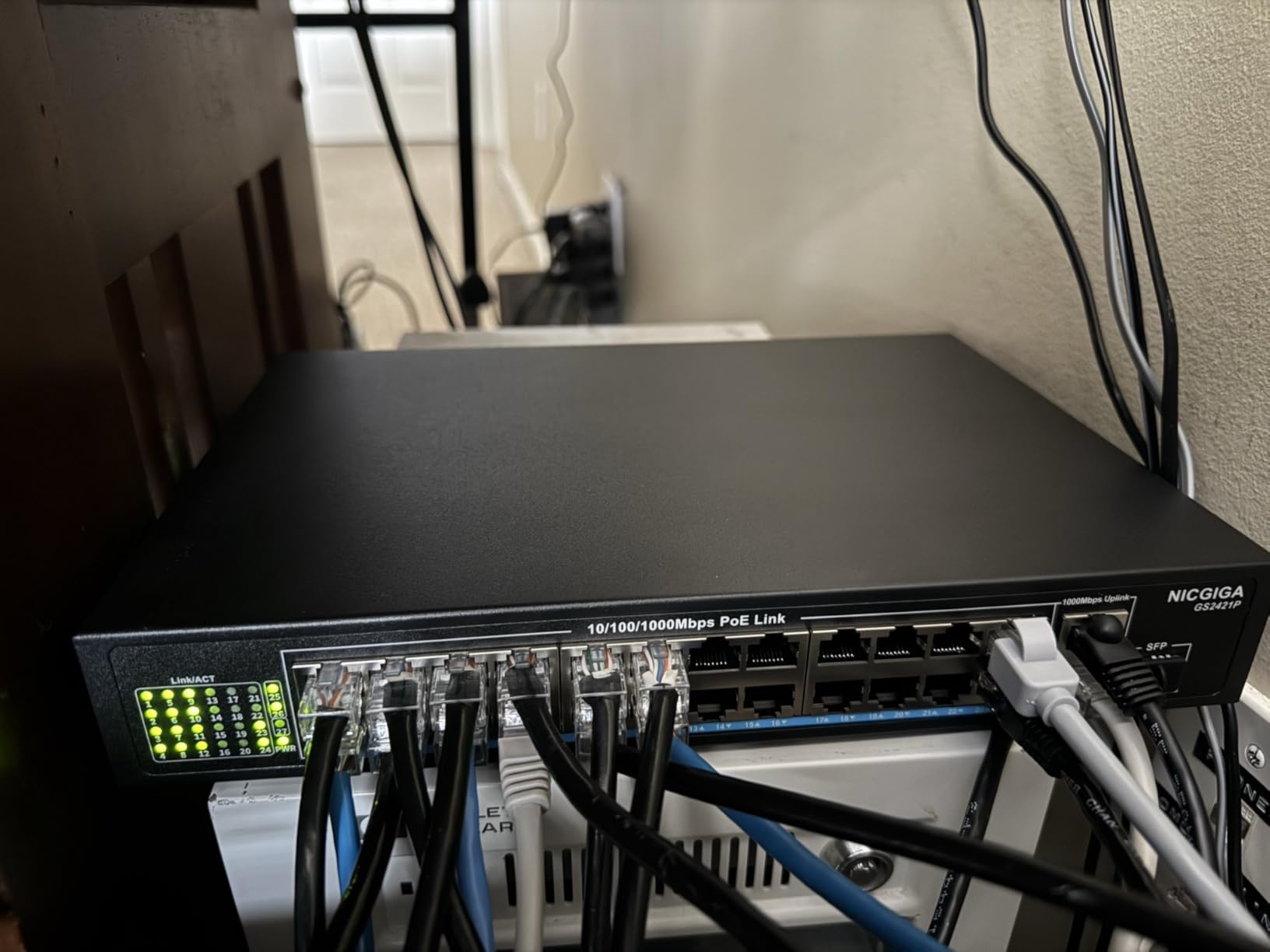 NICGIGA 24-Port Gigabit PoE Switch with 24 PoE+@300W, 2 Gigabit Uplink Ports, 1 SFP, Sturdy Metal for Desktop/Rack Mount, Plug and Play, Unmanaged Power Over Ethernet Switch customer photo 1