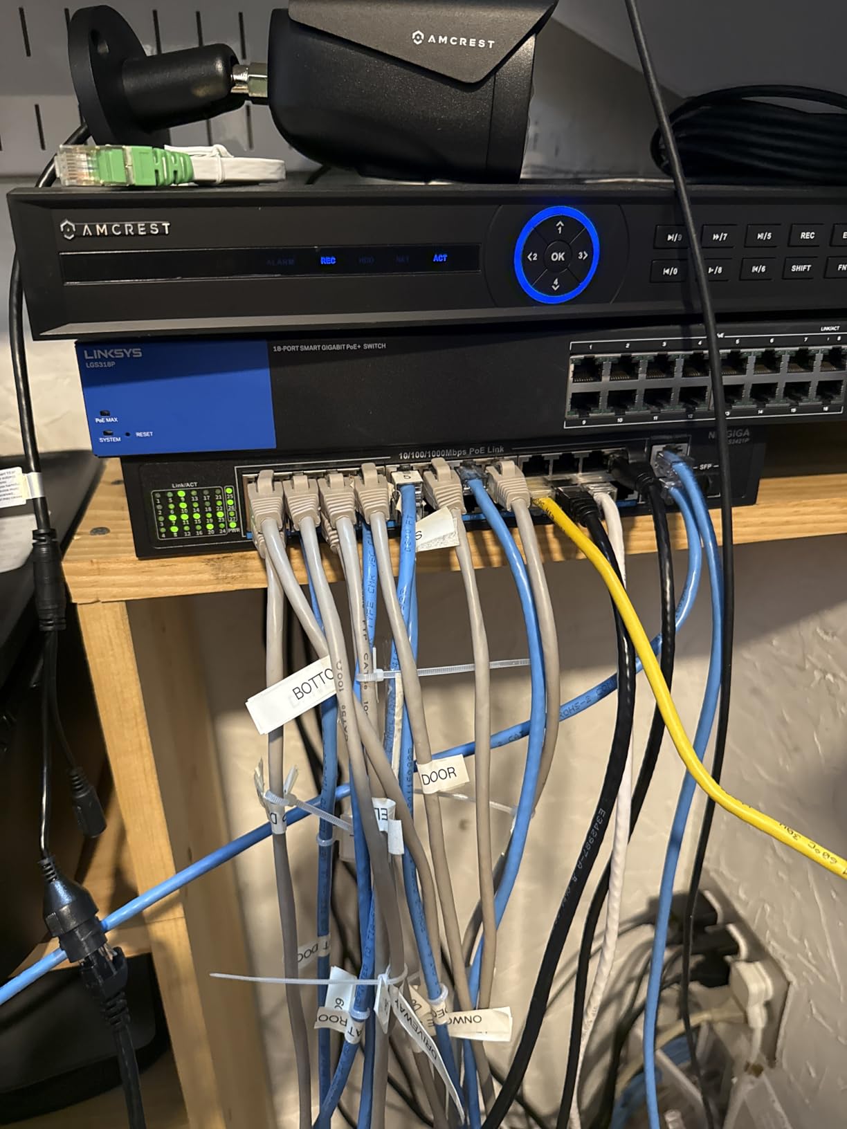 NICGIGA 24-Port Gigabit PoE Switch with 24 PoE+@300W, 2 Gigabit Uplink Ports, 1 SFP, Sturdy Metal for Desktop/Rack Mount, Plug and Play, Unmanaged Power Over Ethernet Switch customer photo 2