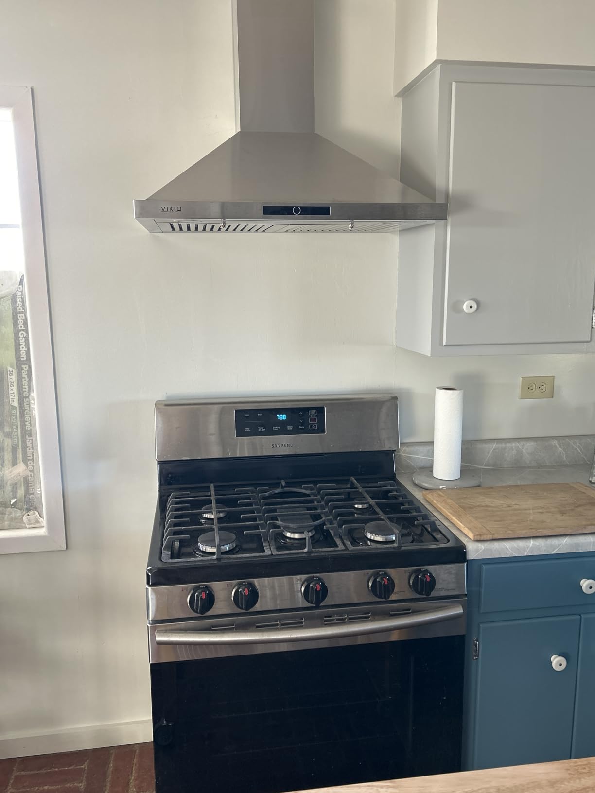 VIKIO HOME Wall Mount Range Hood 36inch, 580 CFM, Ducted/Ductless Convertible, Stainless Steel Kitchen Vent Hood with 3-Speed Fan and LED Lights customer photo 2