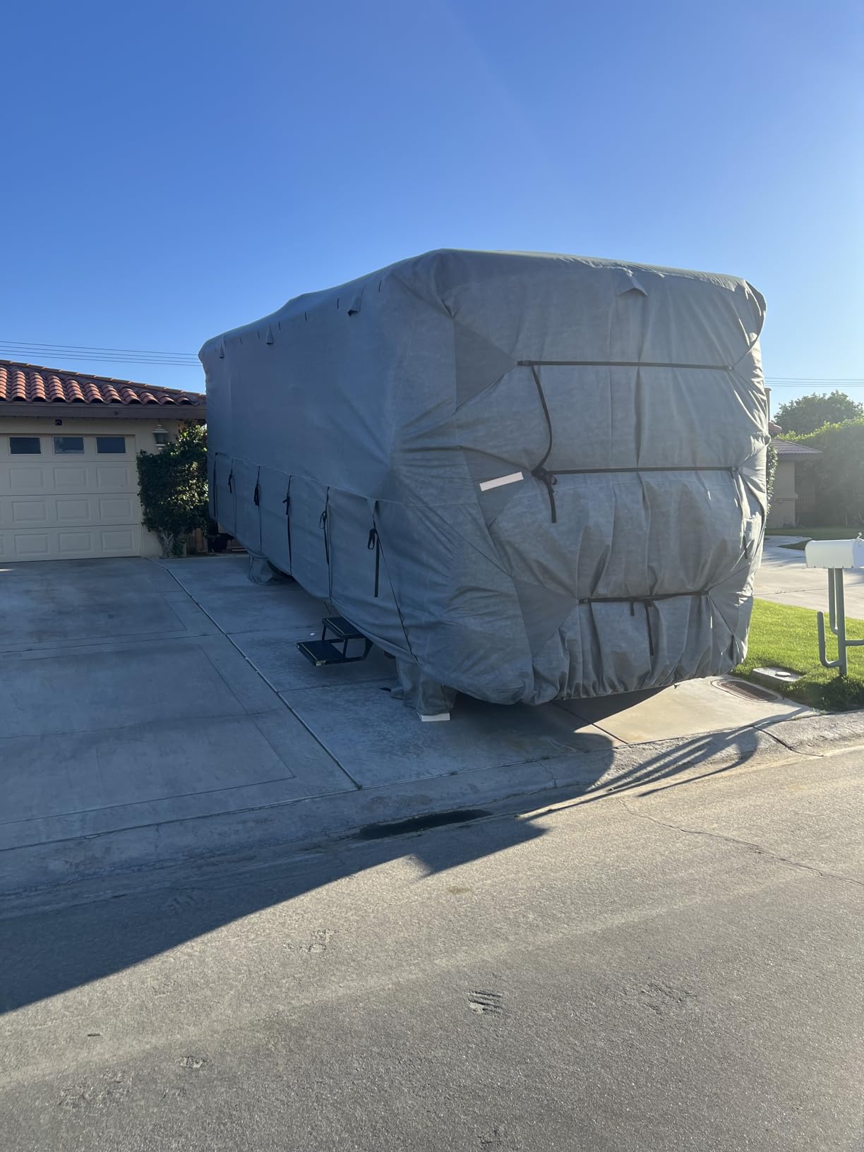Mofeez Class A RV Cover, Heavy Duty Camper Cover 31-34ft, Extra-Thick 7 Layer Windproof Anti-UV Rip-Stop Class A Motorhome Cover with 2Pcs Extra Straps, 6 Gutter Covers & 4 Tire Covers customer photo 1