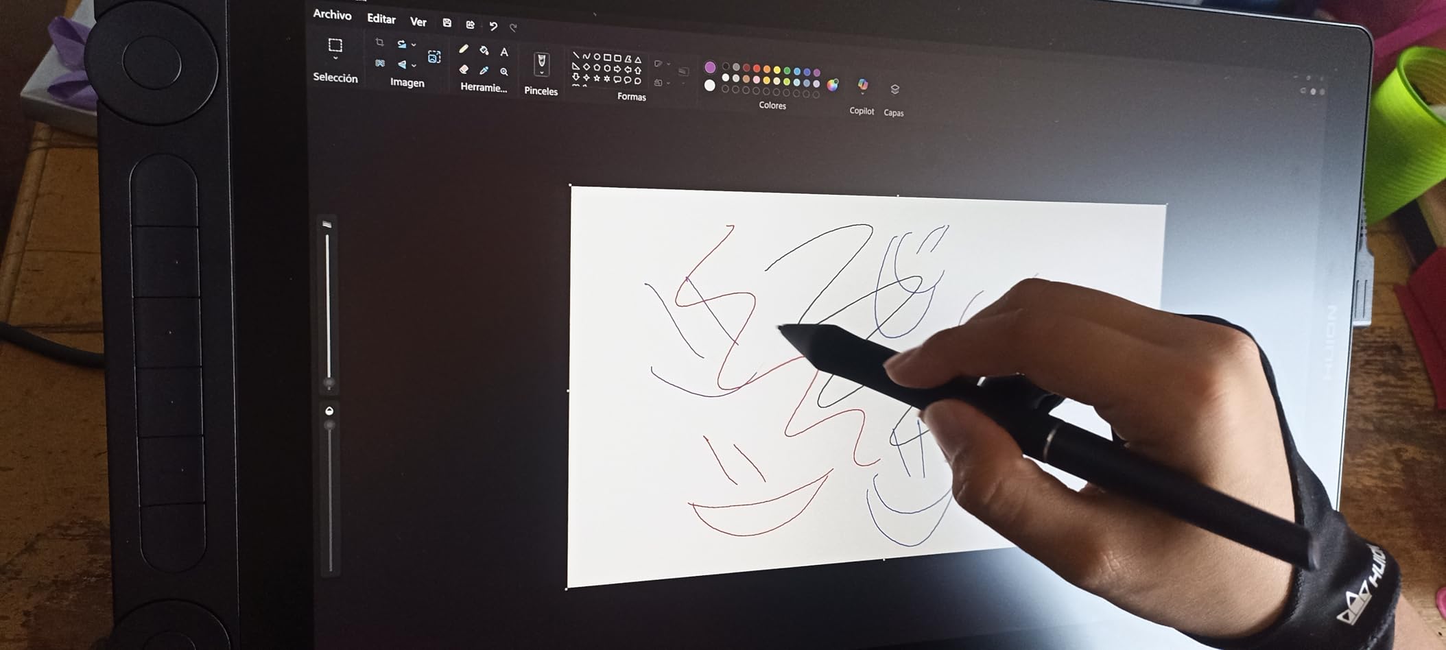 HUION KAMVAS 16 (Gen 3) Drawing Tablet with Screen, 15.8 inch 2.5K QHD Art Tablet with Full Laminated Anti-Sparkle Glass, 99% sRGB, PenTech 4.0, 16384 Pen Pressure, Dual Dials for Mac, PC, Android customer photo 2