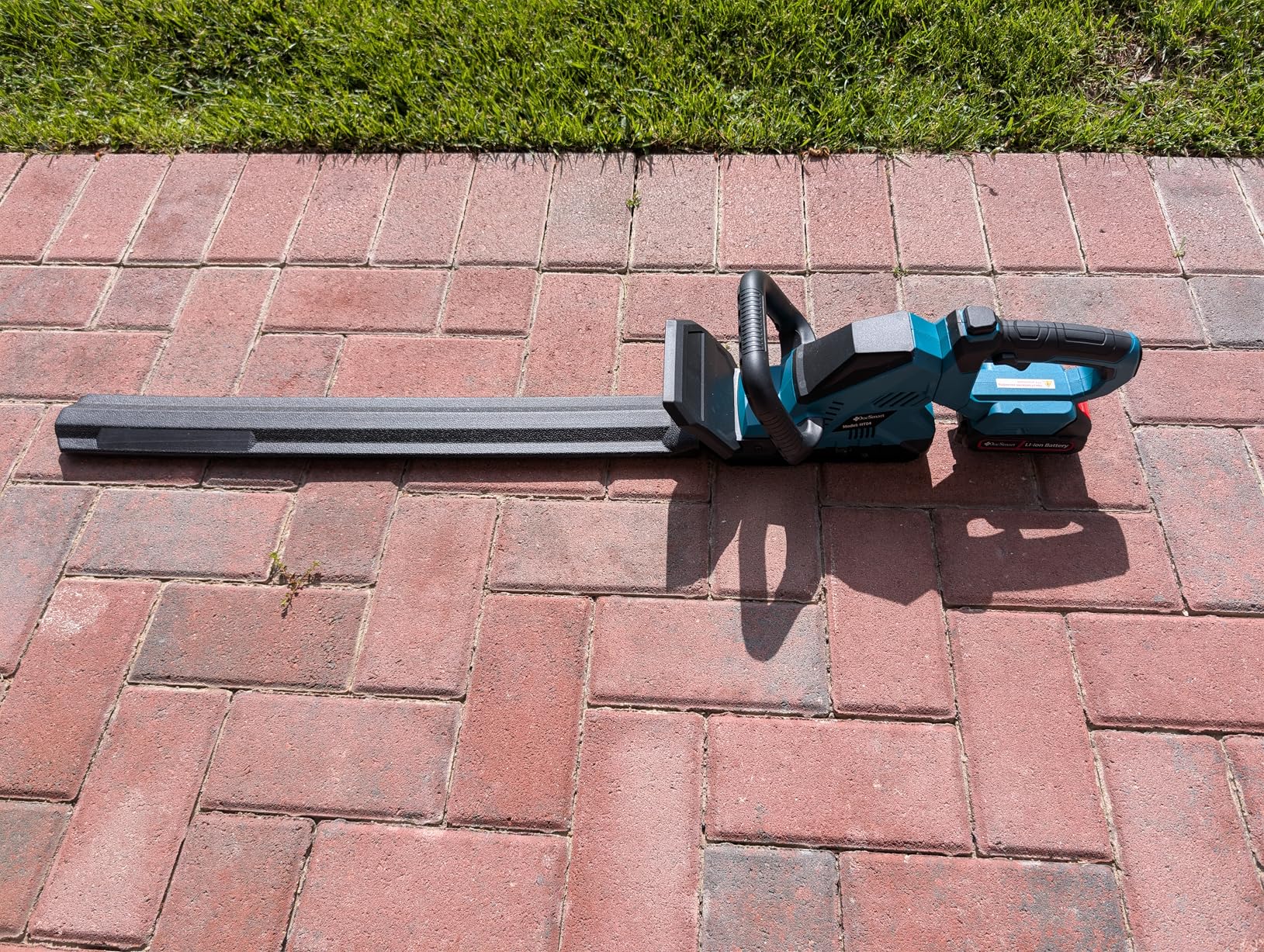 20'' Hedge Trimmer Cordless with Battery, Electric Handheld Bush Clipper with 2 Pack Rechargeable Batteries, 3000RPM 180° Rotatable Head, 2/3'' Blade Gap, Gardening Gifts for Mother's Day customer photo 1