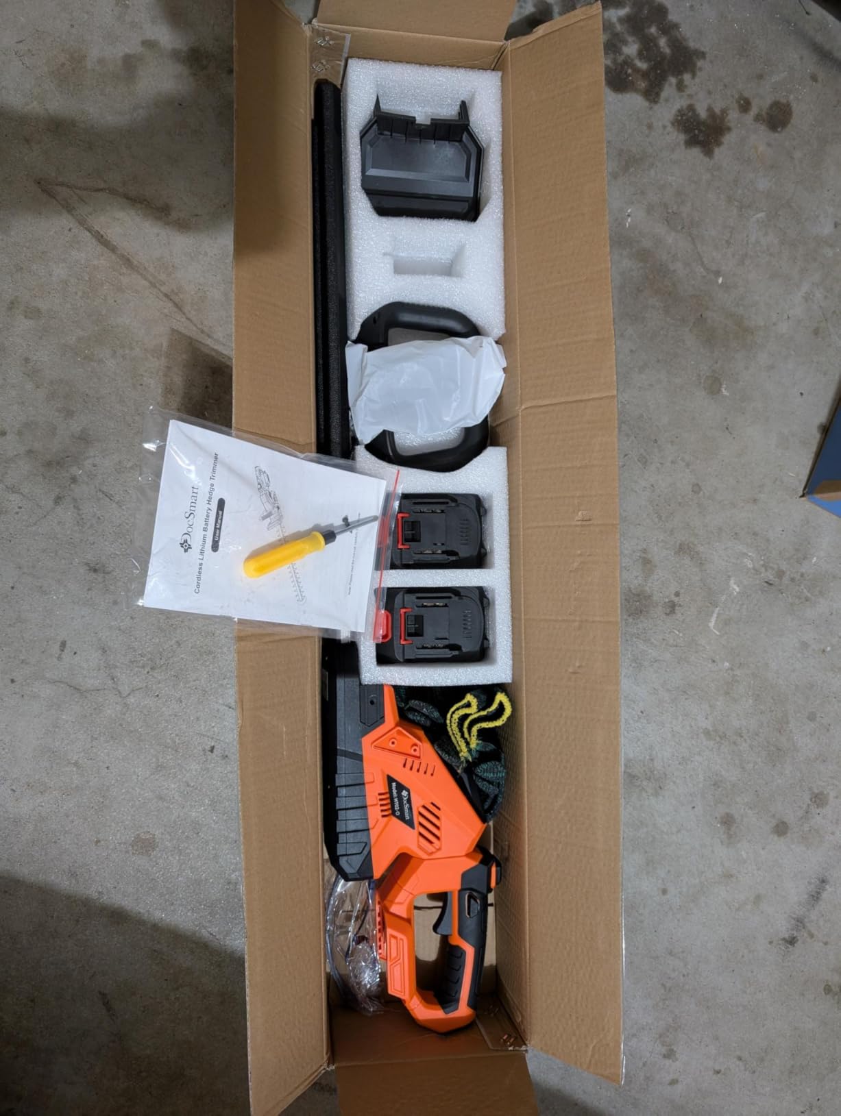 20'' Hedge Trimmer Cordless with Battery, Electric Handheld Bush Clipper with 2 Pack Rechargeable Batteries, 3000RPM 180° Rotatable Head, 2/3'' Blade Gap, Gardening Gifts for Mother's Day customer photo 2