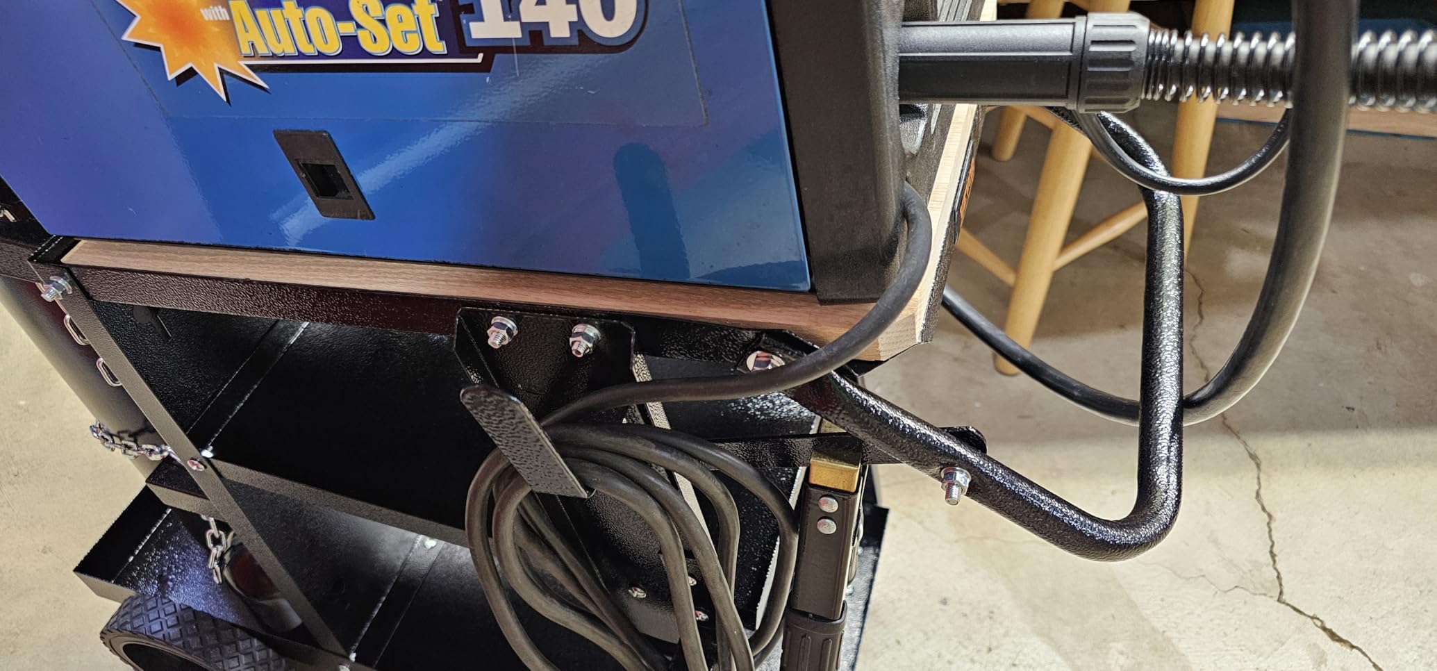 VEVOR Welding Cart, 2 Drawers Welder Cart Heavy Duty with Anti-Theft Lockable Cabinet, 350LBS Static Weight Capacity, 360° Swivel Wheels, Tank Storage Safety Chains for MIG TIG Welder, Plasma Cutter customer photo 2