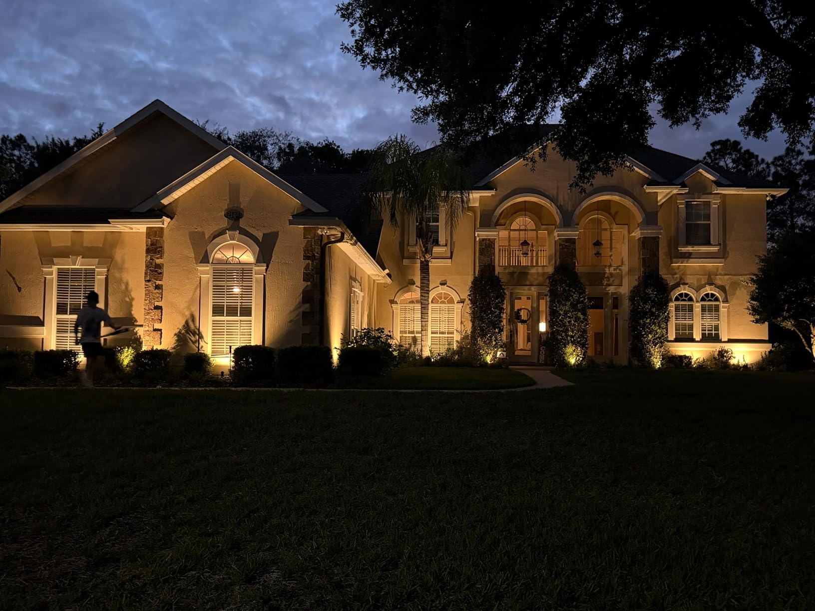 ZUCKEO All-in-One Low Voltage Landscape Lighting Kit, 5W LED Landscape Lights with Transformer, 120FT Wire and Connectors, Waterproof Outdoor Spotlight for Yard Garden House, 3000K 12V-24V, 12Pack customer photo 1