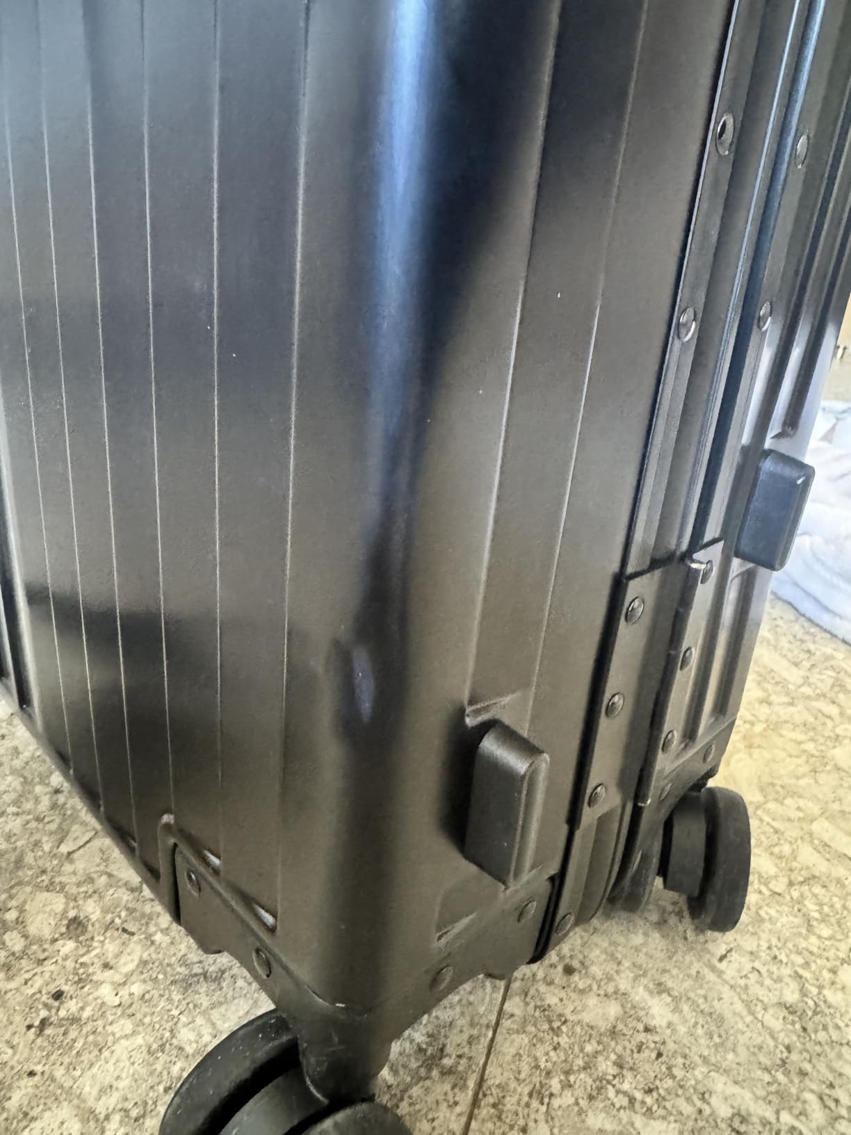 All Aluminum Carry On Luggage 22x14x9 Airline Approved, Hard Shell Carry On Luggage, Zipperless Luggage Aluminum Suitcase Luggage (sliver, 20inch) customer photo 1