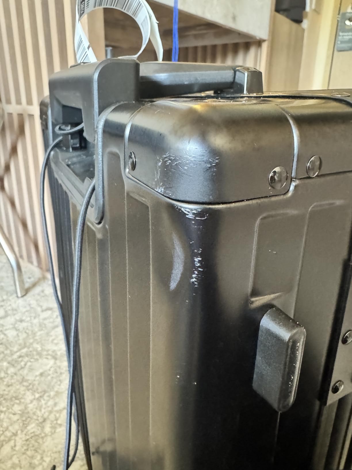 All Aluminum Carry On Luggage 22x14x9 Airline Approved, Hard Shell Carry On Luggage, Zipperless Luggage Aluminum Suitcase Luggage (sliver, 20inch) customer photo 2