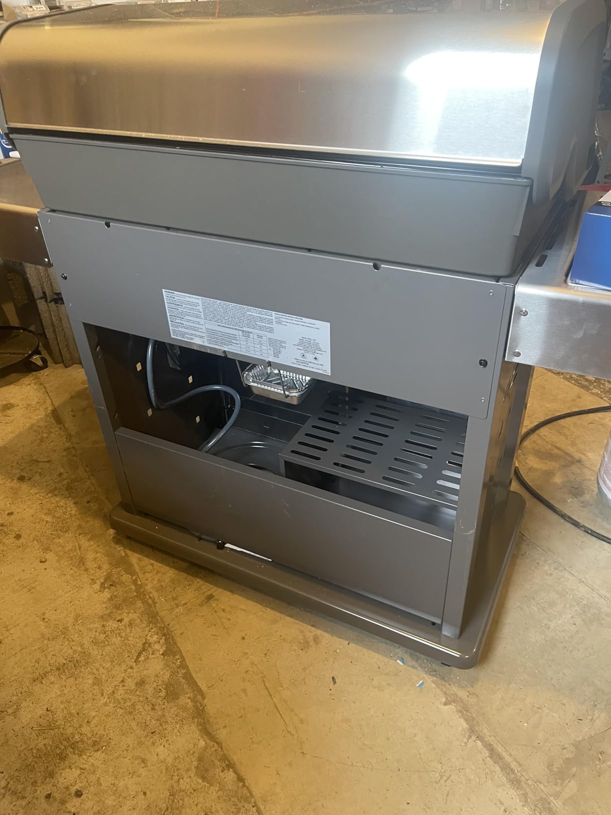 Napoleon Rogue PRO 625 Natural Gas Grill with Infrared Side Burner, Black, Durable 6-Burner Cooking Power customer photo 1