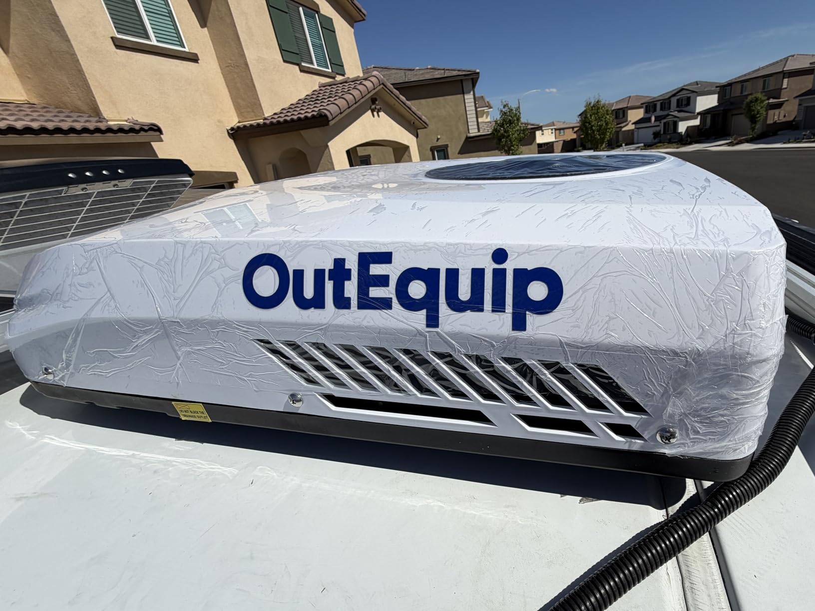 RV Air Conditioner, 12V 10000 BTU Rooftop Air Conditioner for RVs, Trucks, Vans, Campers, Tractor, Low Profile Quiet AC Unit, Battery Powered (w/heater) customer photo 2