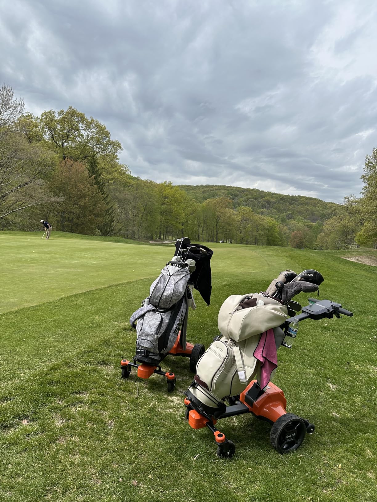 tianhong G5 Electric Golf Cart, Electric Golf Push Cart Auto-Follow You, 45 Hole Battery, All-Terrain Anti-Tipping, Remote/APP/Manual Control, Foldable, Black+Orange customer photo 2