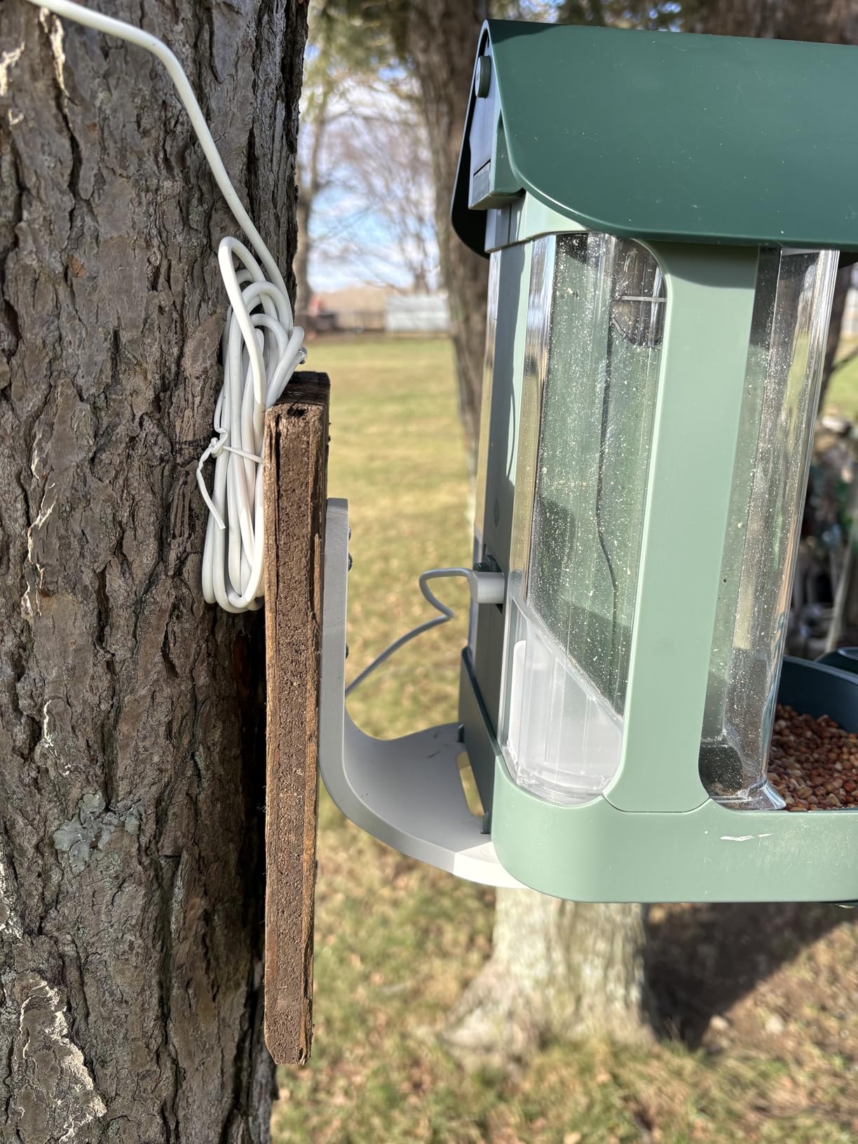 Kiwibit Smart Bird Feeder with Camera, Solar Powered for Outdoors, Bird Species AI Identification, 8MP Photos, 4K Video Livestream, Real-Time Bird Alerts customer photo 1