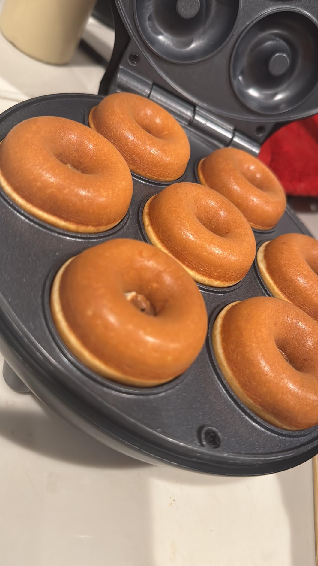 KEINVE Mini Donut Waffle Cake Maker, 7 Slots Home Baking Machine, Great for Breakfast, Snacks, Desserts and More customer photo 2